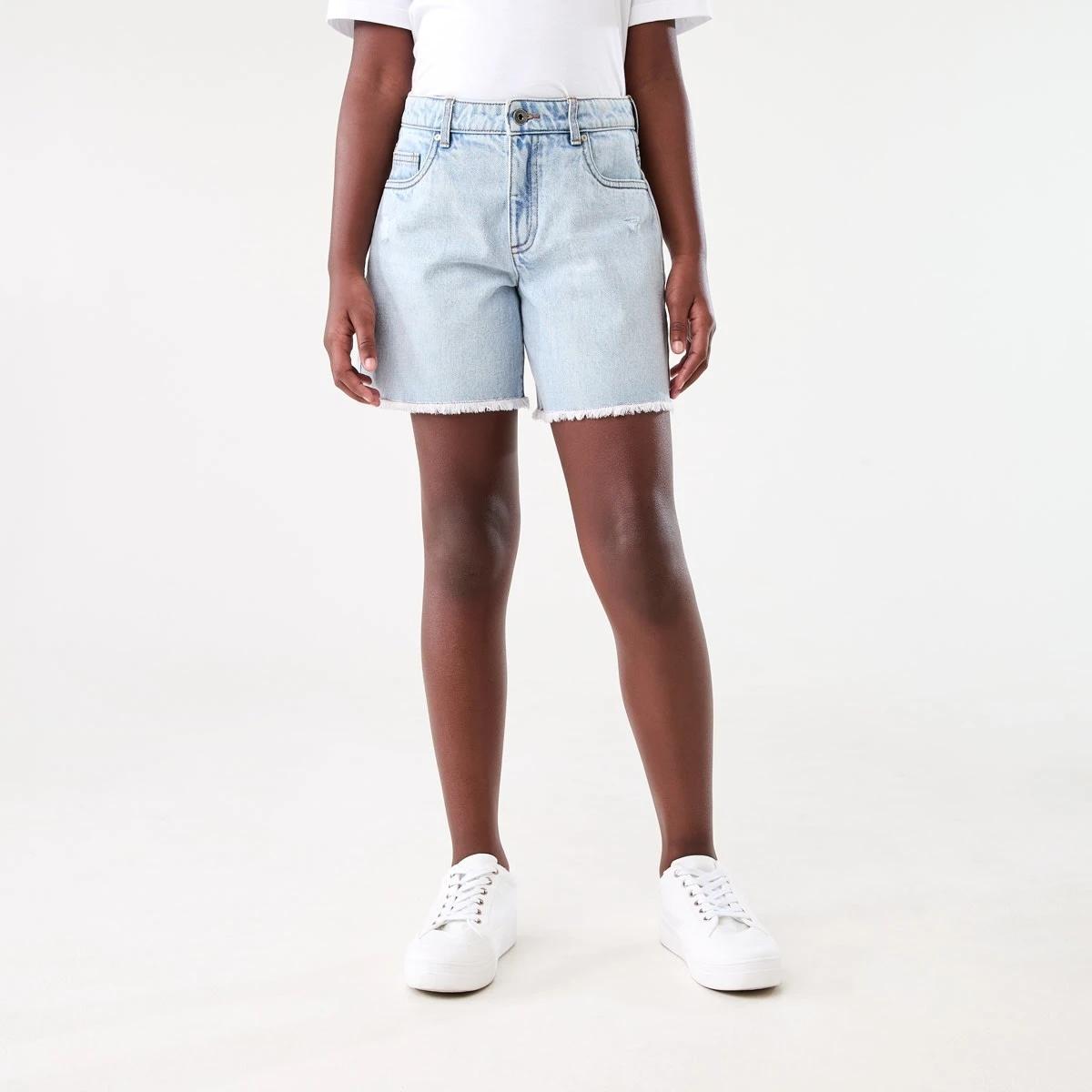 1 Relaxed Denim Shorts with Frayed Hem LIGHT WASH, 1 of 7