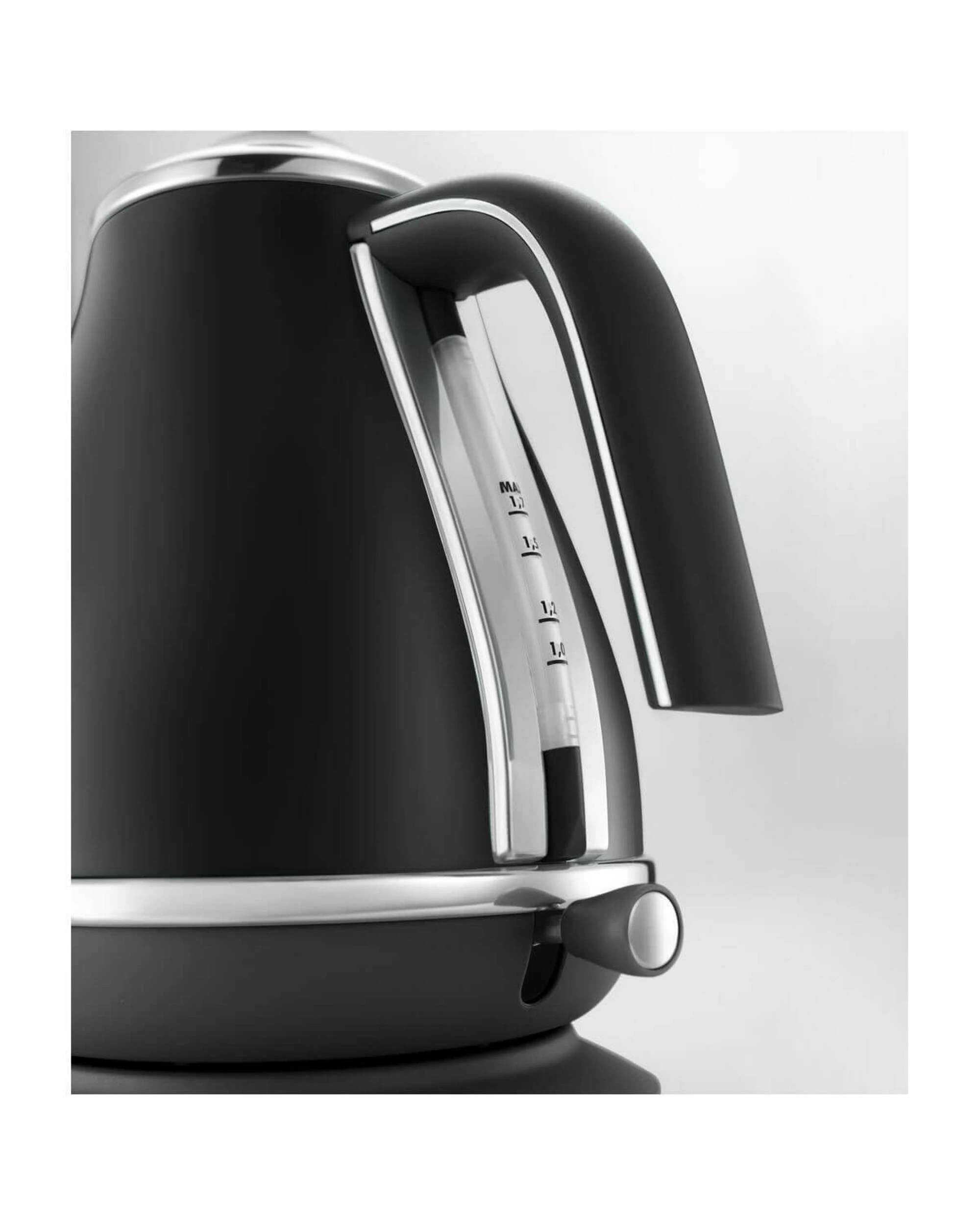 3 De'Longhi The Icona Capitals 1.7L Kettle Auckland Black, 3 of 5