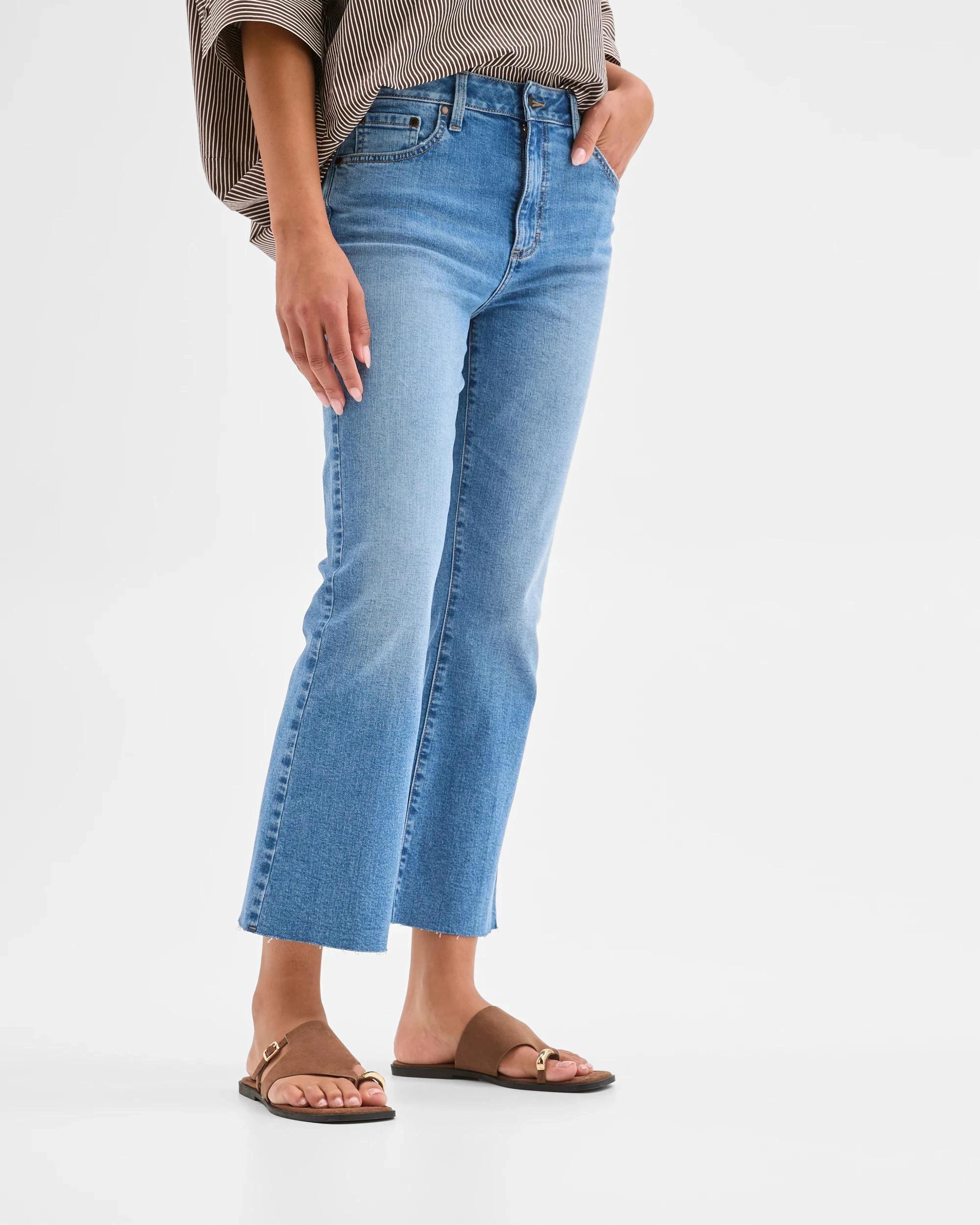 3 Target Mid Rise Crop Length Kick Flare Denim Jeans SUMMER INDIGO, 3 of 5