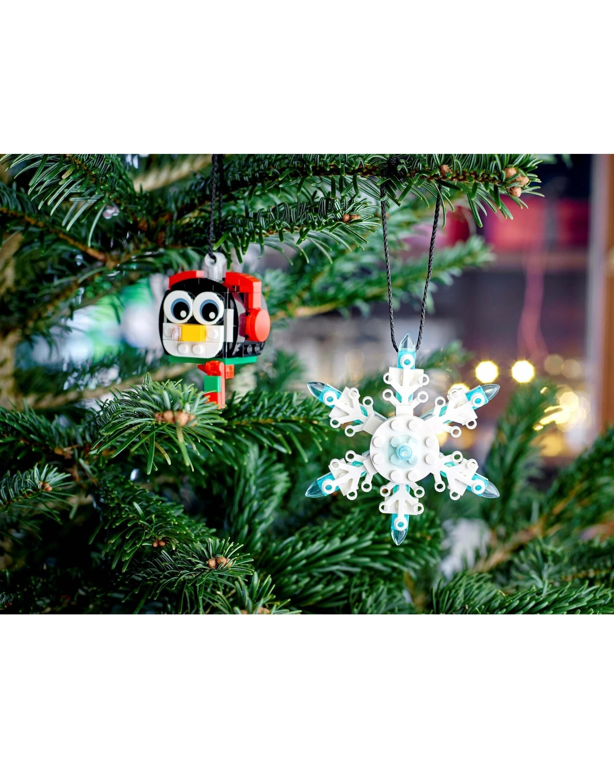 3 LEGO 40572 Penguin & Snowflake Set, 3 of 3