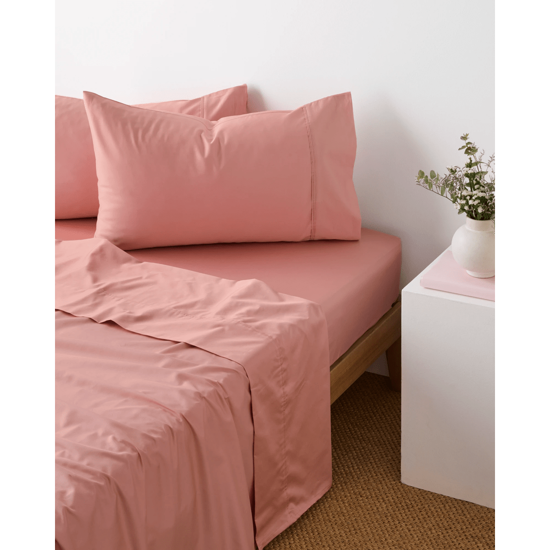 1 Target Egyptian Cotton 600 Thread Count Pillowcase 2 Pack
 - Queen Bed
 - Pink, 1 of 1