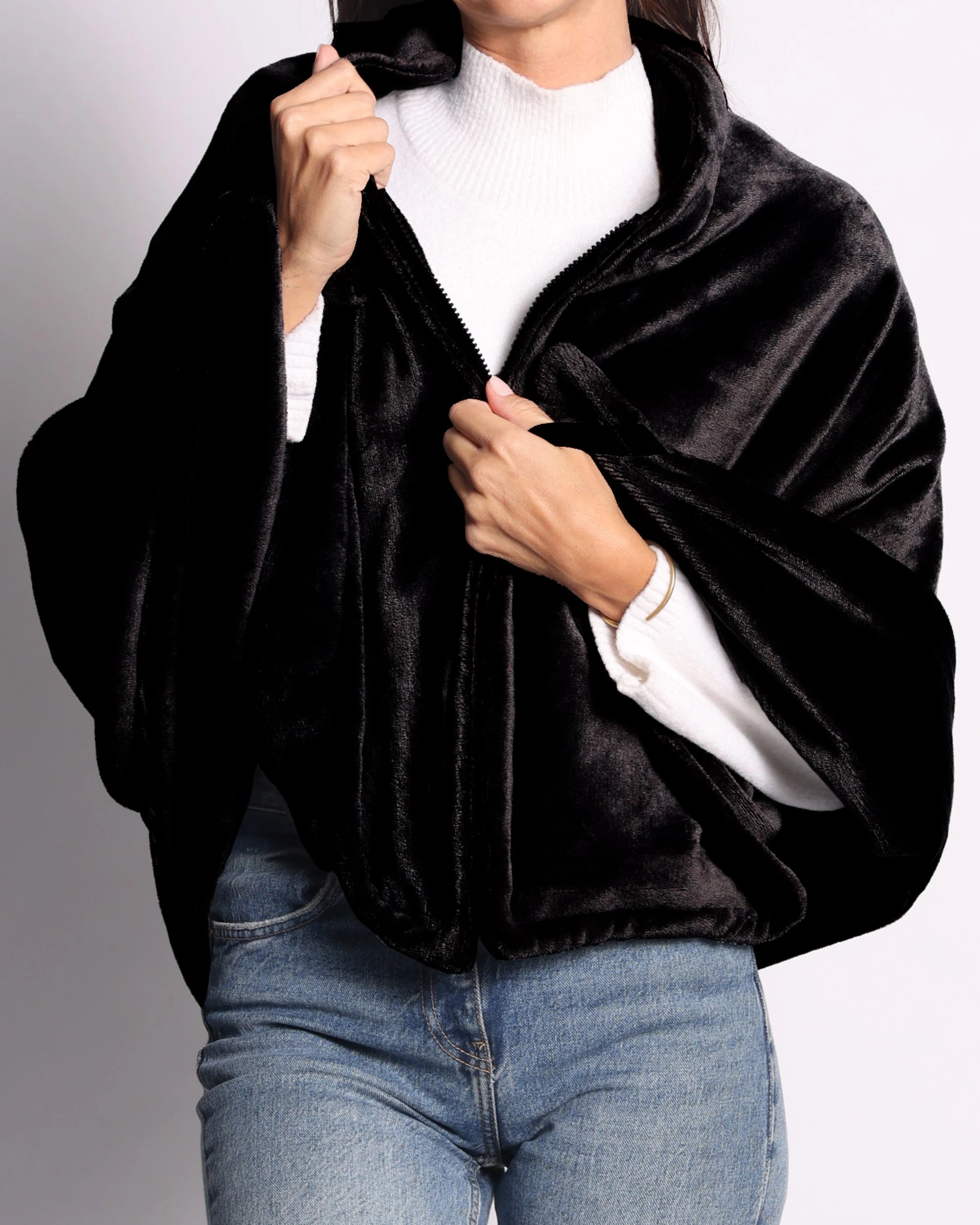 4 Sash and Bloom WinterWarm Heated Shawl Black Portable 2-in-1 Super-Soft Heated Blanket That Zips Into A Shawl, 4 of 8