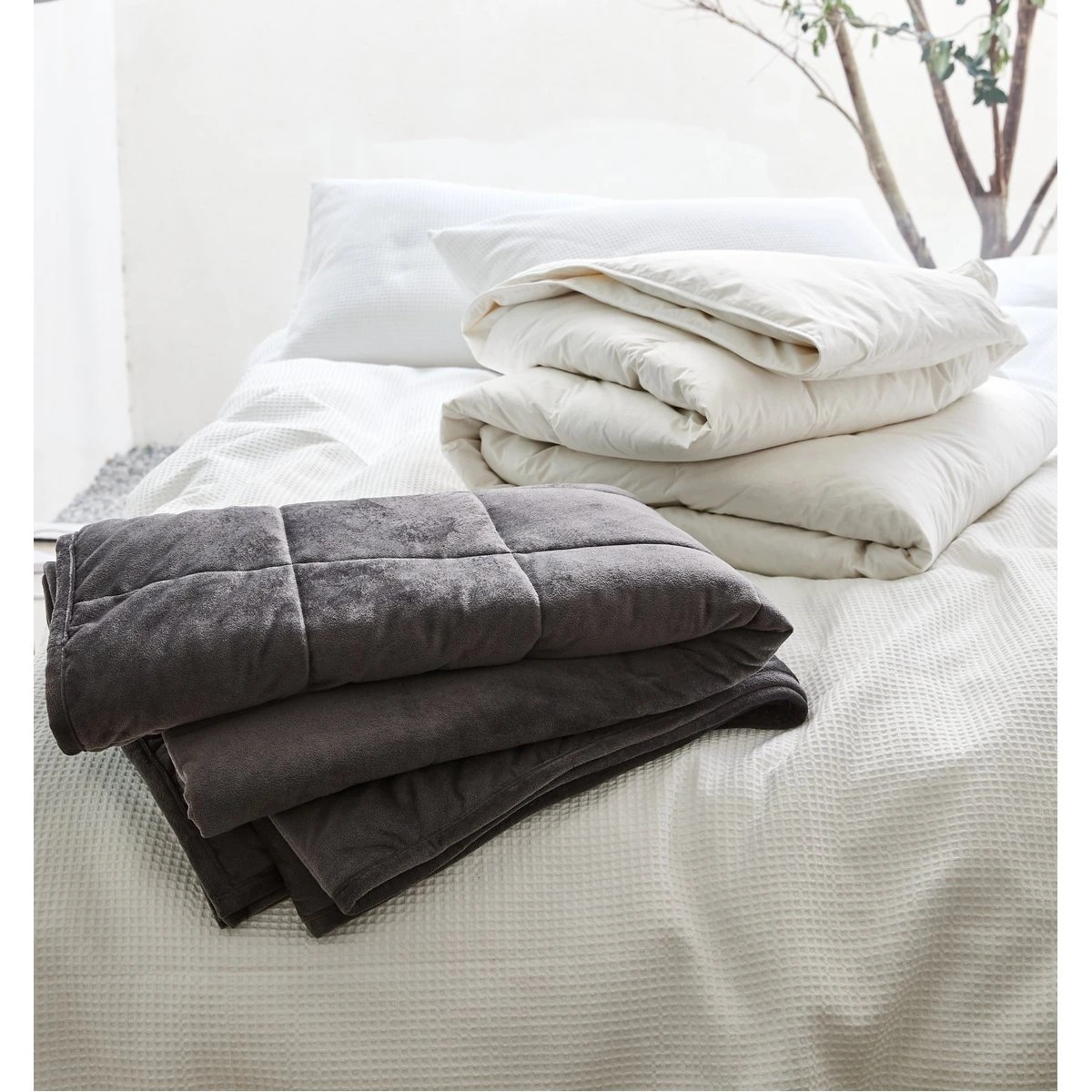 4 Medium Warmth Feather and Down Quilt - Queen Bed, White, 4 of 4