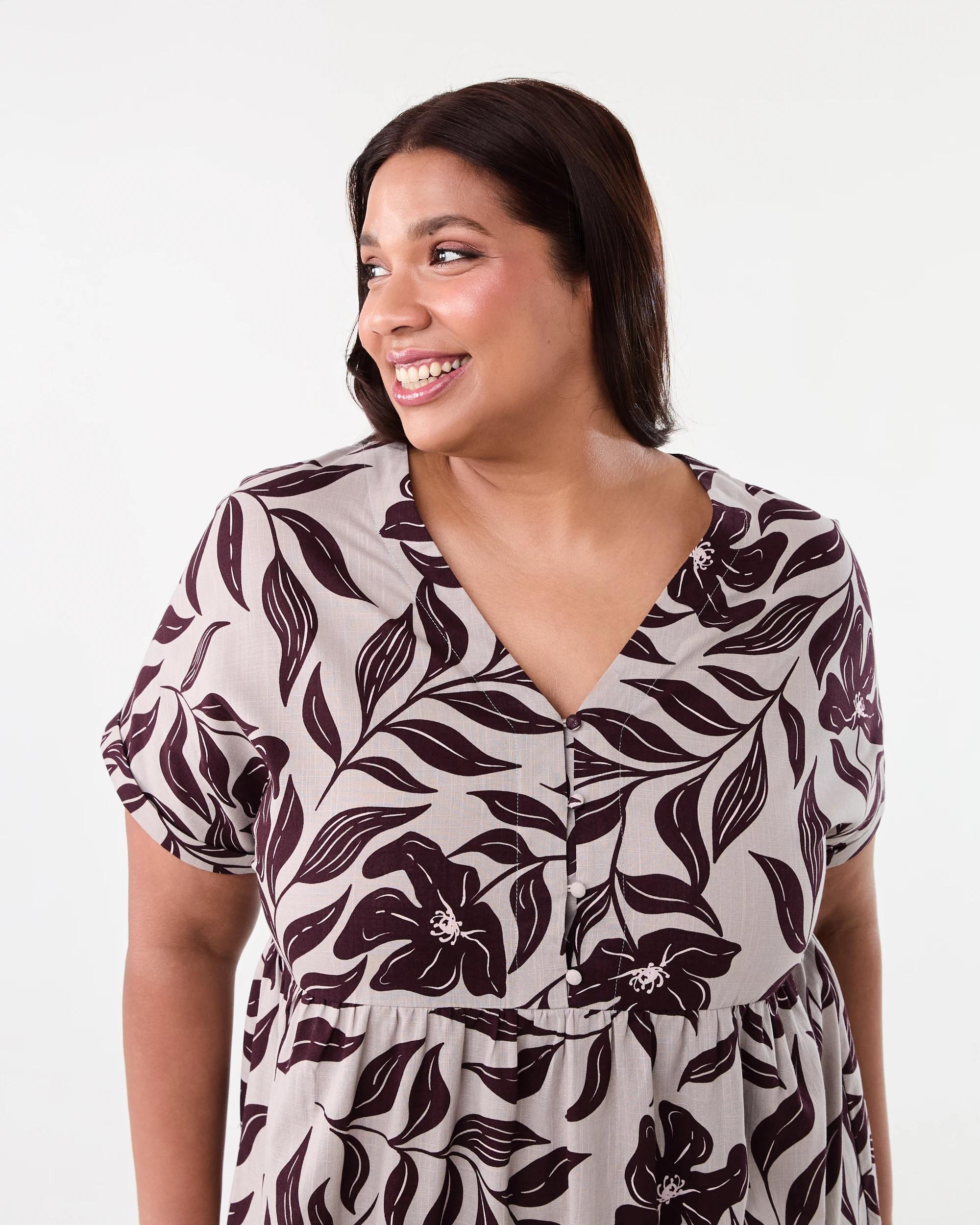 4 Curve Short Sleeve Tiered Midi Dress Flrl Mid, 4 of 7