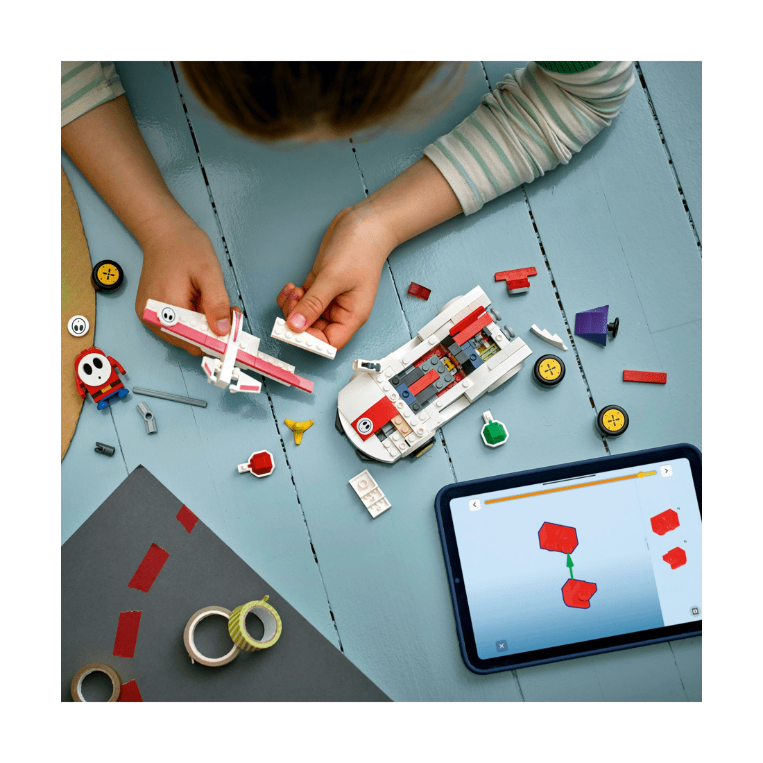 10 LEGO Super Mario: Mario Kart - Shy Guy & P-Wing 72045, 10 of 11