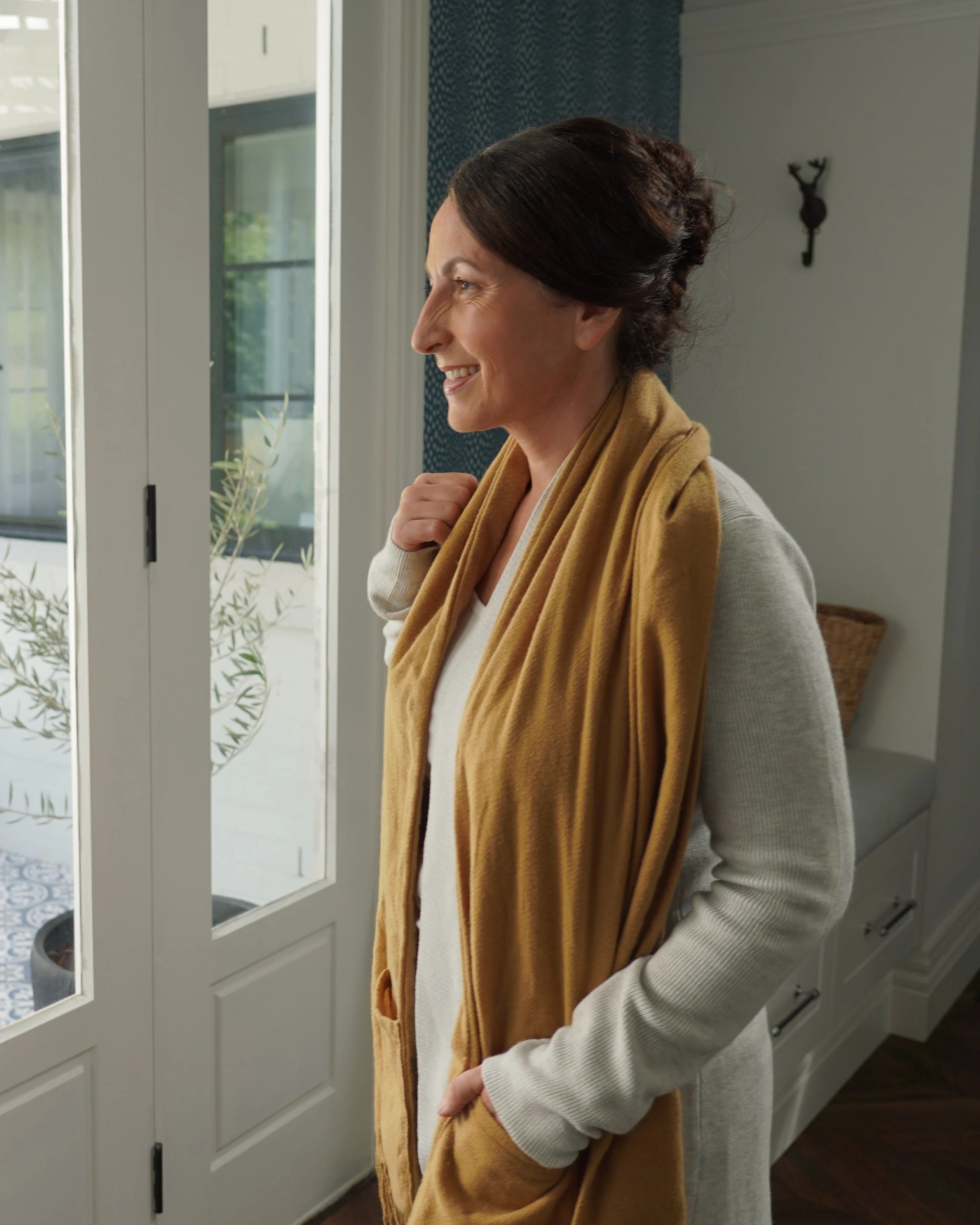 7 Sash and Bloom WinterWarm Heated Scarf Nude Portable Super-Soft Heated Scarf with Built-In Pockets, 7 of 7