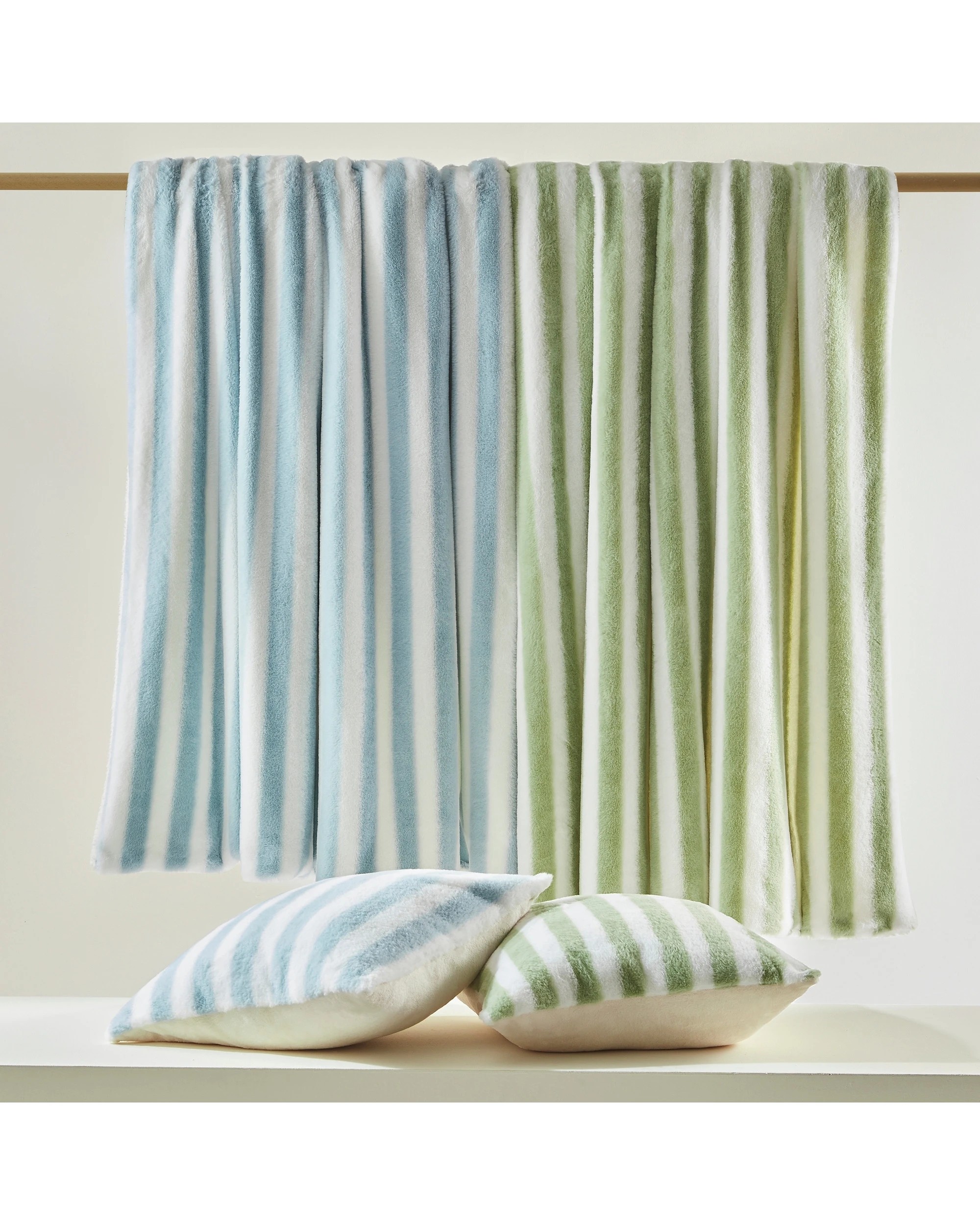 9 Dreamaker Linea Faux Fur Heated Throw 130x160cm - Blue, 9 of 9