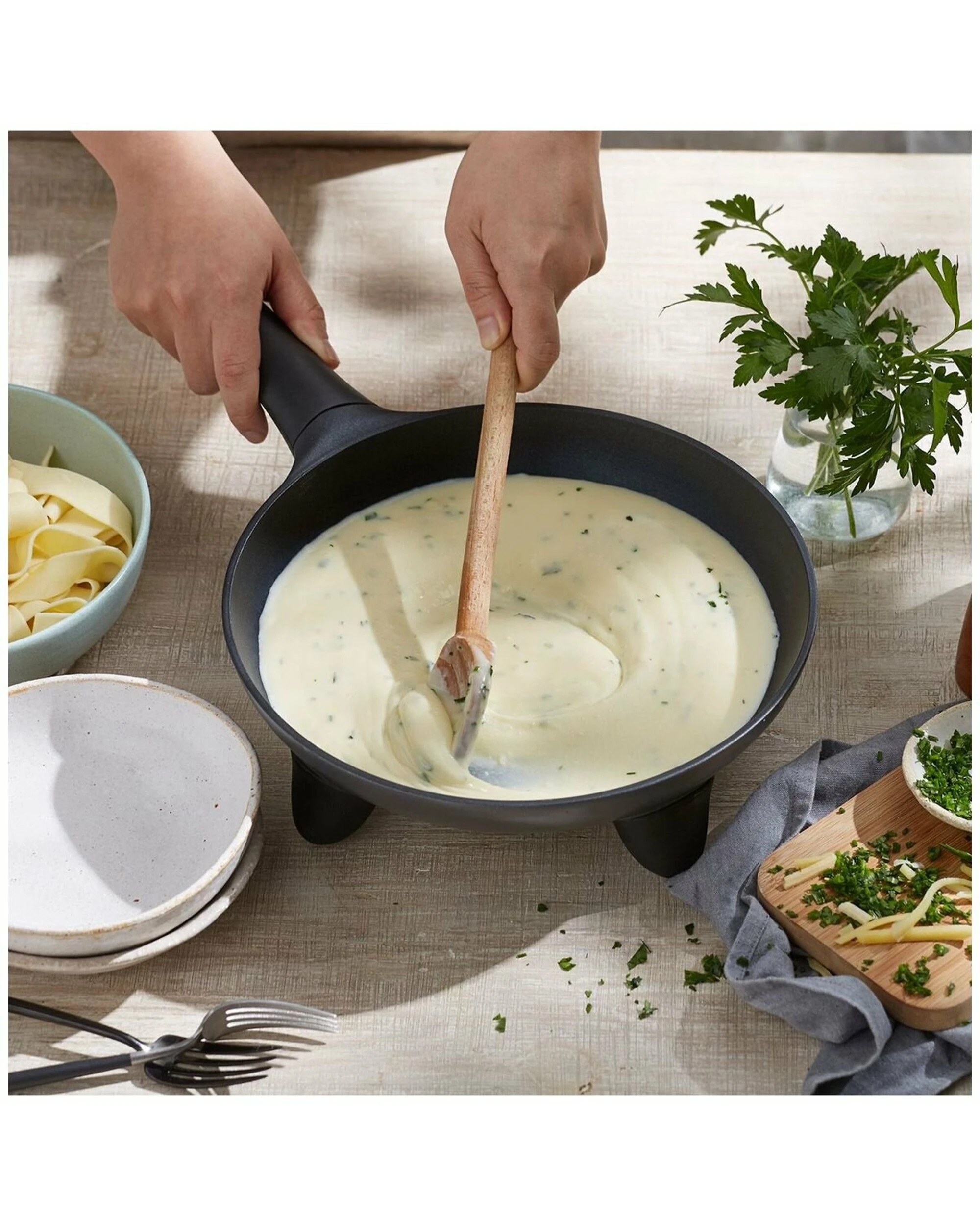 8 Sunbeam 25cm DiamondForce Skillet SKM4000DF, 8 of 10