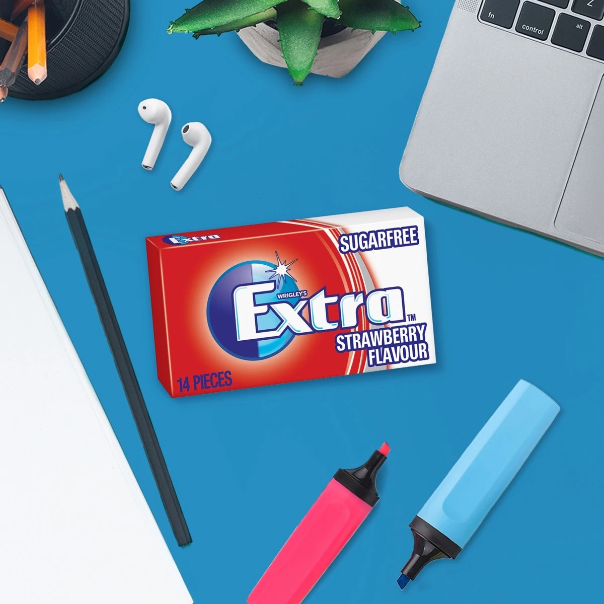 3 14 Piece Wrigley's Extra Strawberry Chewing Gum 27g, 3 of 5
