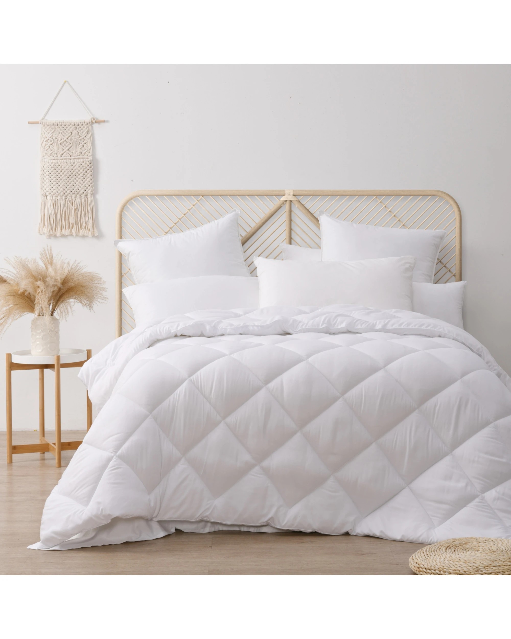 1 Sleepcare 500GSM Winterweight Microfibre Quilt - Queen Bed - White, 1 of 8
