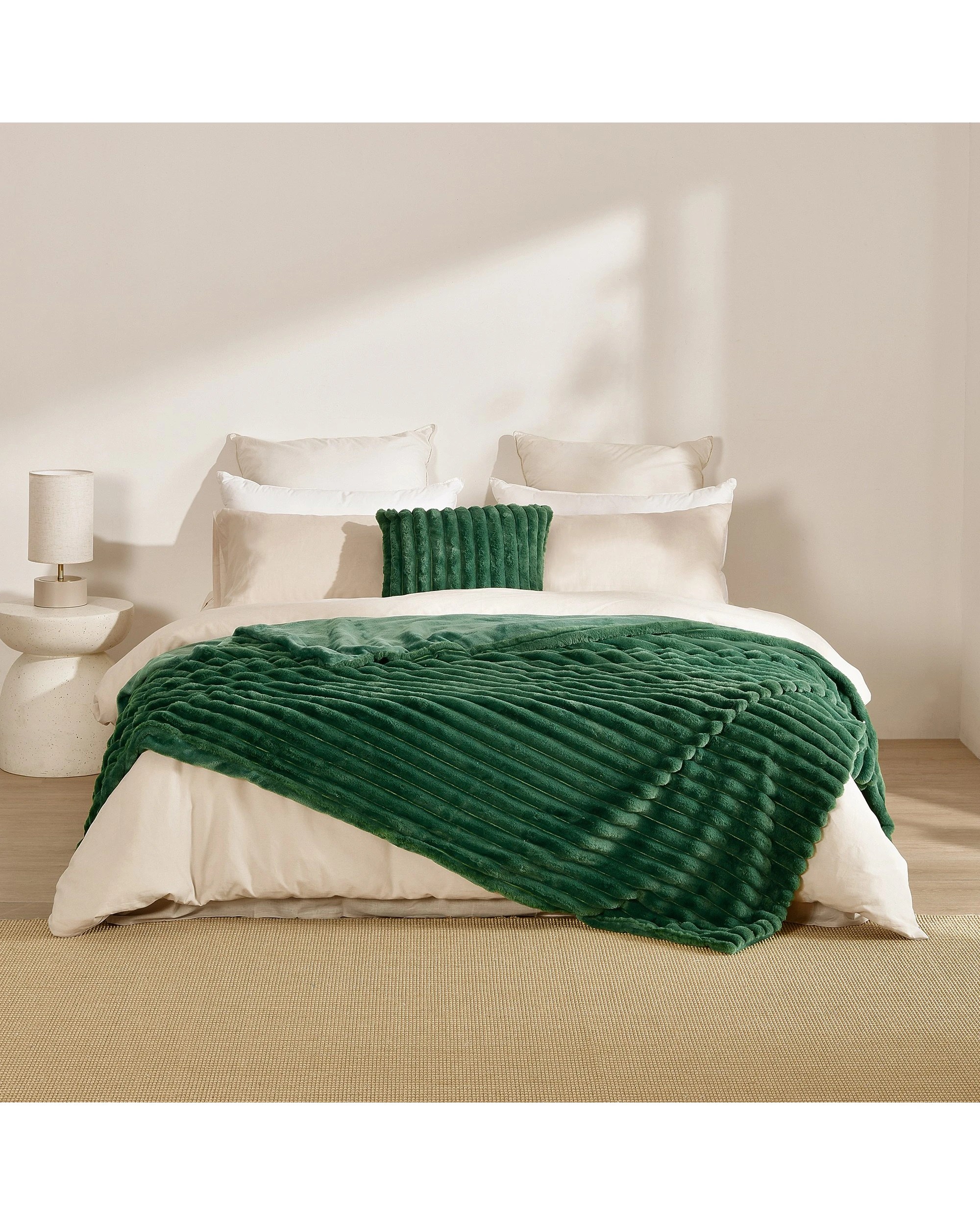 1 Dreamaker Chunky Embossed Fleece Throw 180x200cm - Emerald Green, 1 of 5