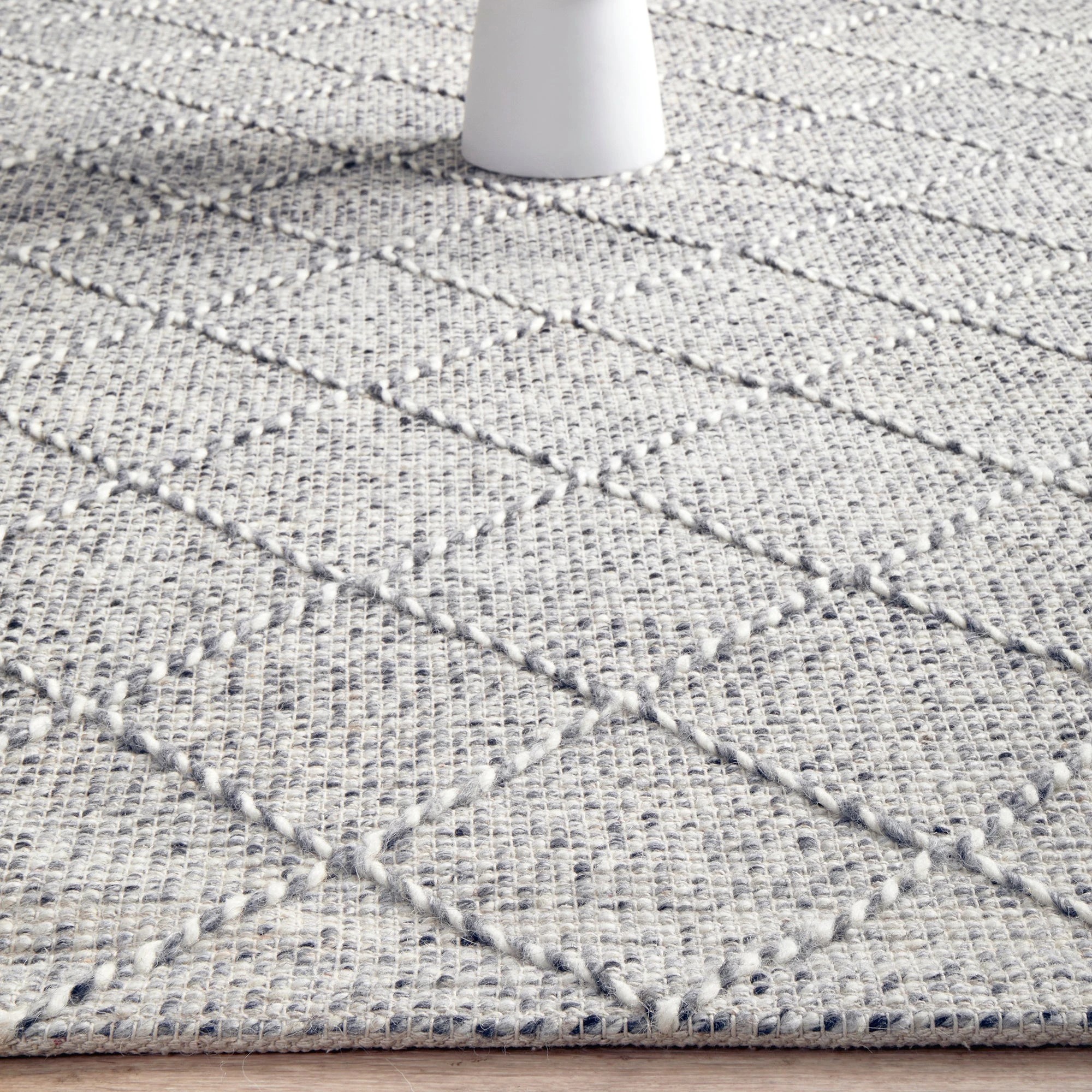 8 Common Ground Rugs Chateau Noah 320x230cm - Extra Large Hand Loomed Rug - White, 8 of 10