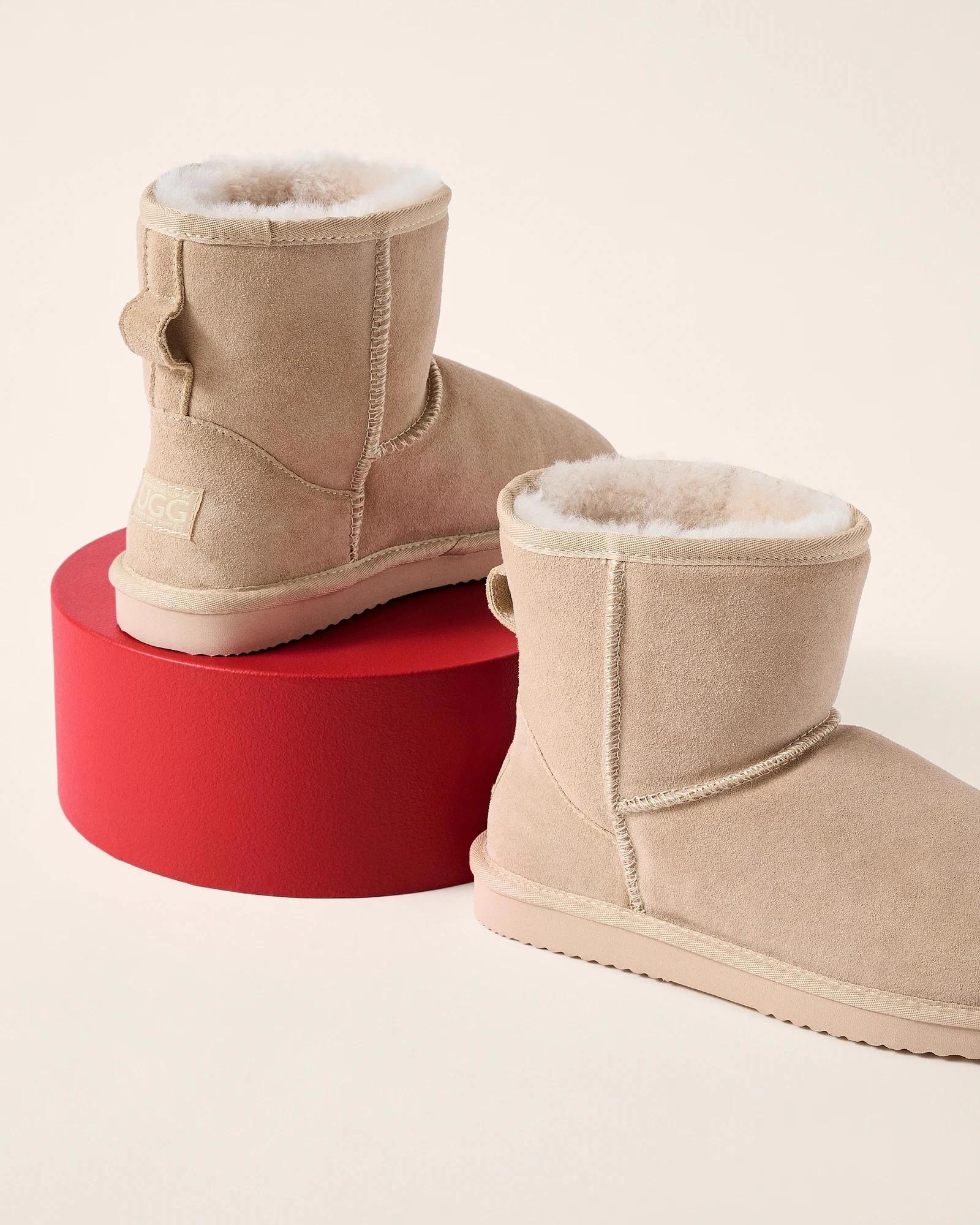 4 Australian Design Ugg Boots and Slippers Australian Design UGG Leather and Sheepskin Boots CHESTNUT, 4 of 4