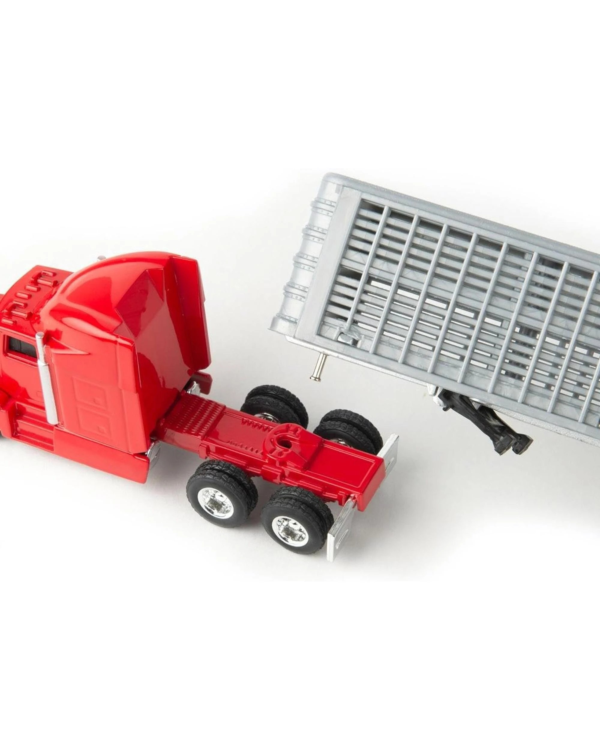 3 TOMY ERTL Red Semi Truck with Cattle Livestock and Trailer 1:64 Scale, 3 of 5