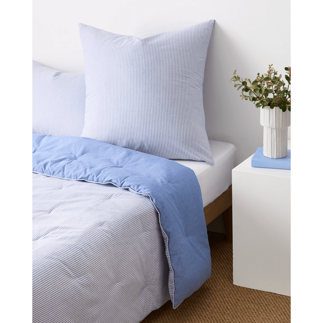 1 Target Hampton Stripe European Pillowcase
 - Queen Bed
 - Blue, 1 of 2