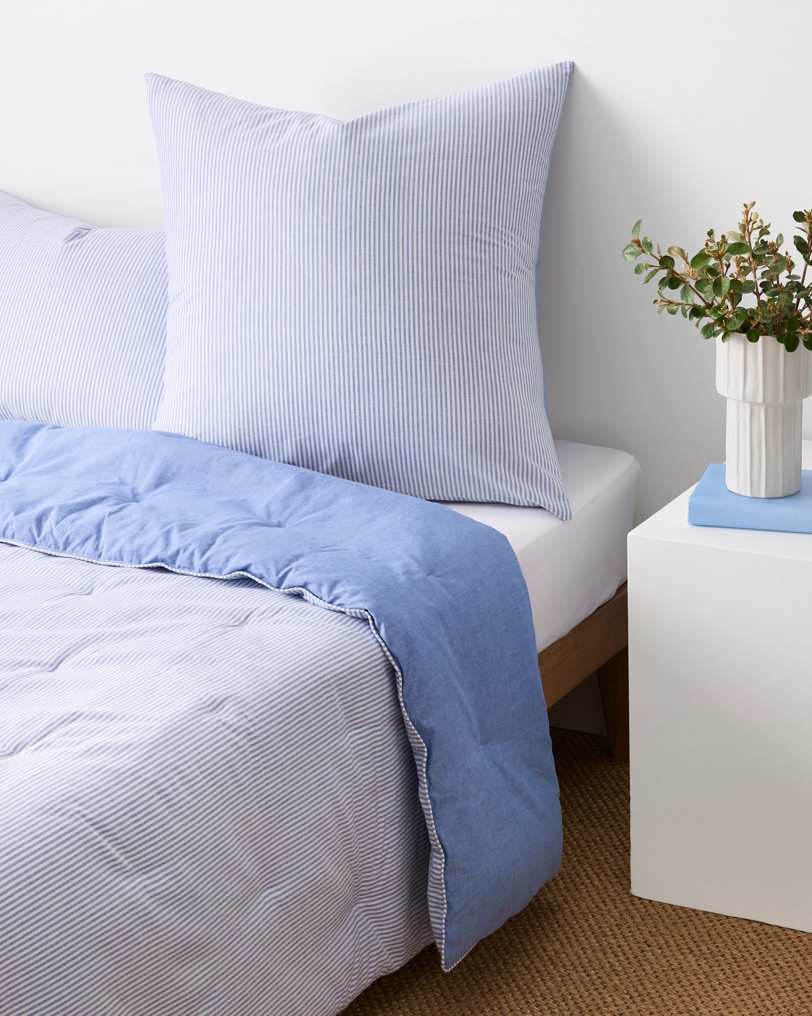 1 Target Hampton Stripe European Pillowcase
 - Queen Bed
 - Blue, 1 of 2