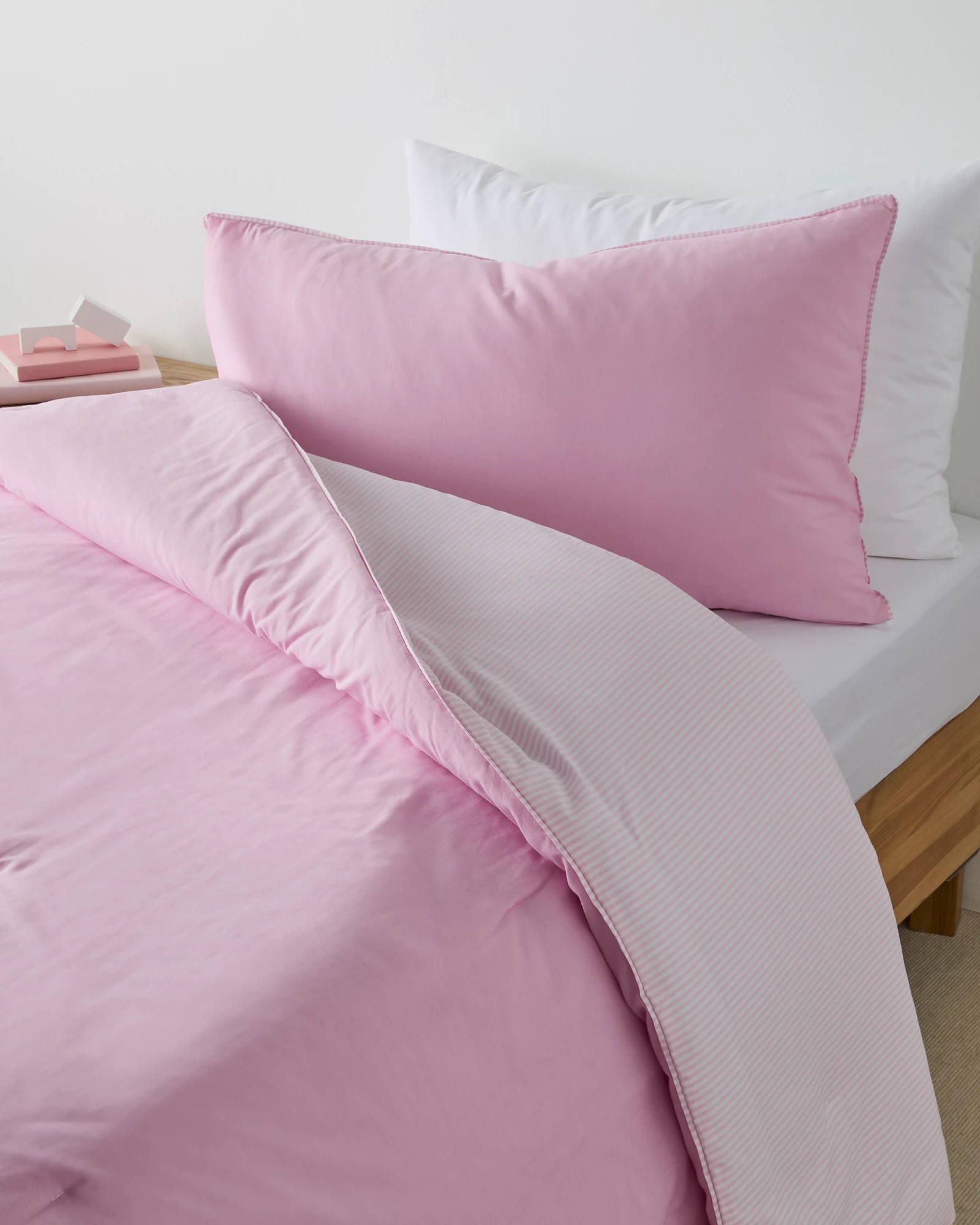 4 Target Micah Comforter Set
 - Double Bed
 - Pink, 4 of 6