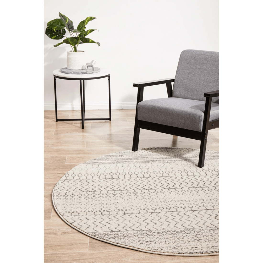 2 RUG CULTURE Chrome Harper Silver Round Rug — Power‑Loomed 100% Polypropylene, 10mm Pile - Silver, 2 of 9