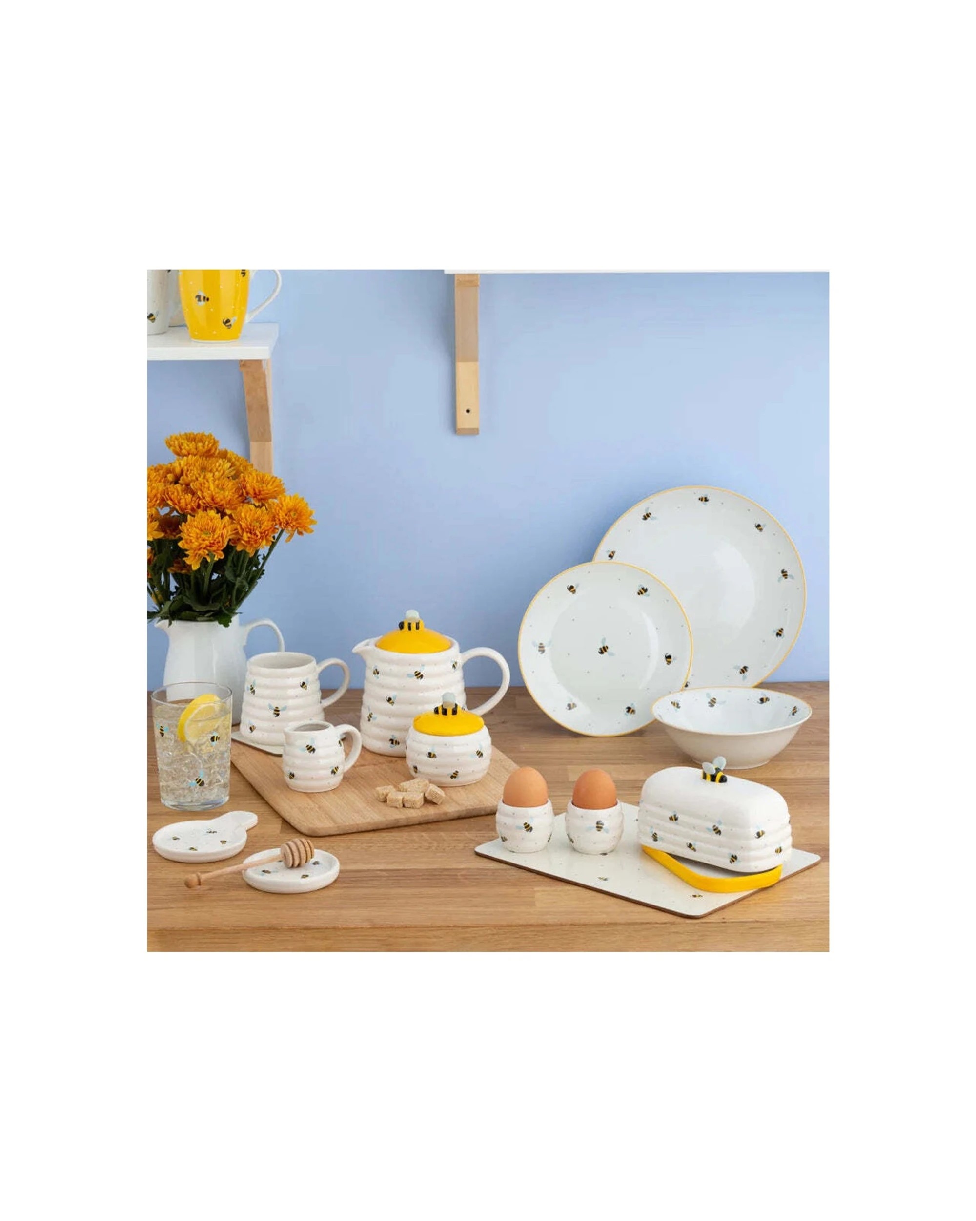 3 Price & Kensington Sweet Bee EasyPour Milk Jug Ceramic Beehive Design 125ml - White, 3 of 3