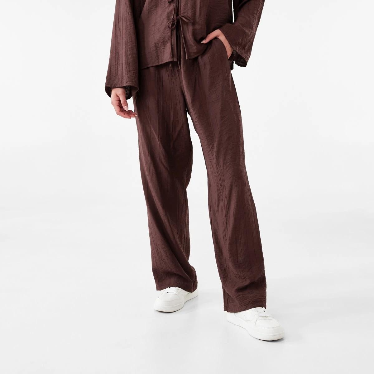 1 Textured Pants Chocolate, 1 of 5