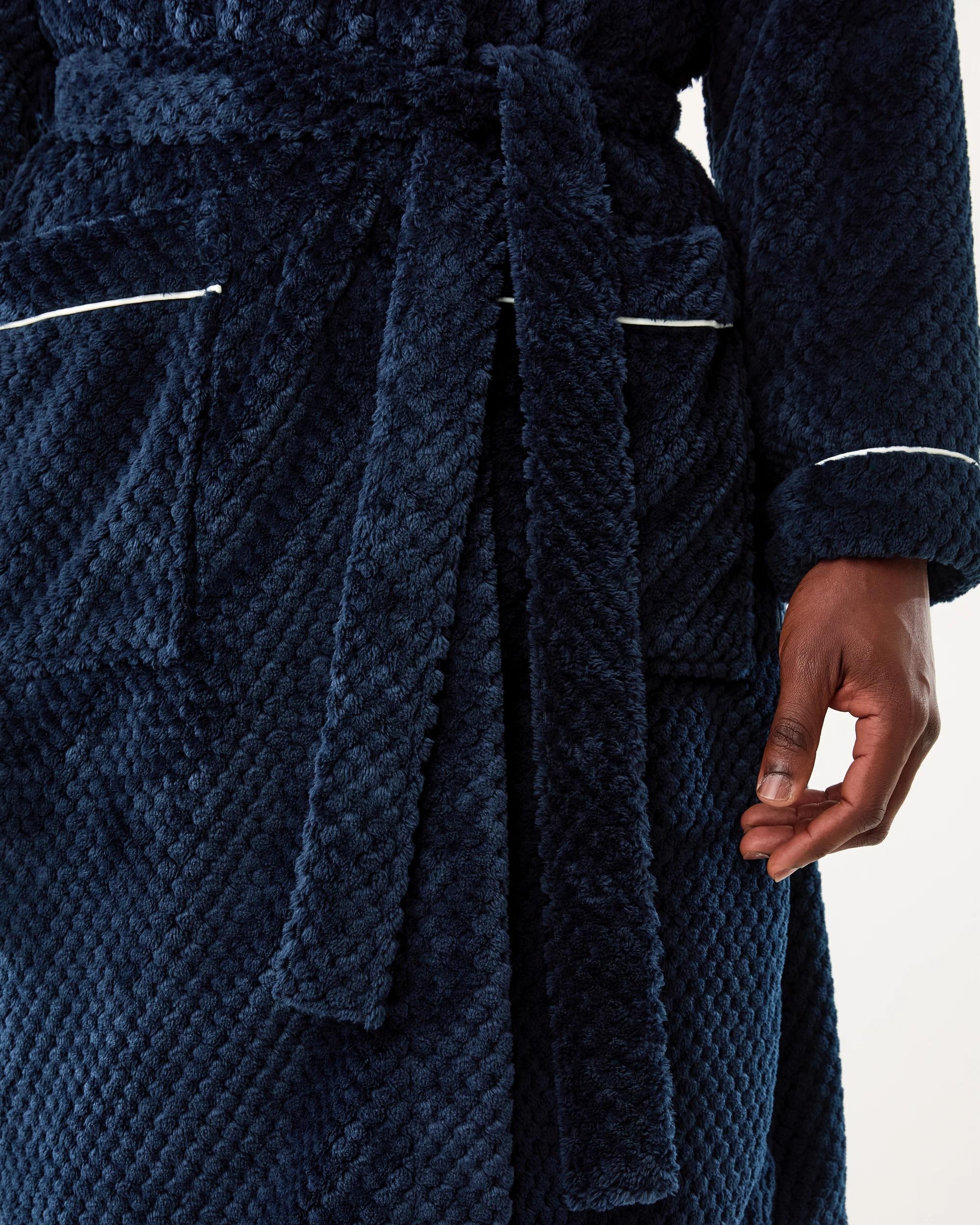 6 Jacquard Gown Sky Cptn, 6 of 6