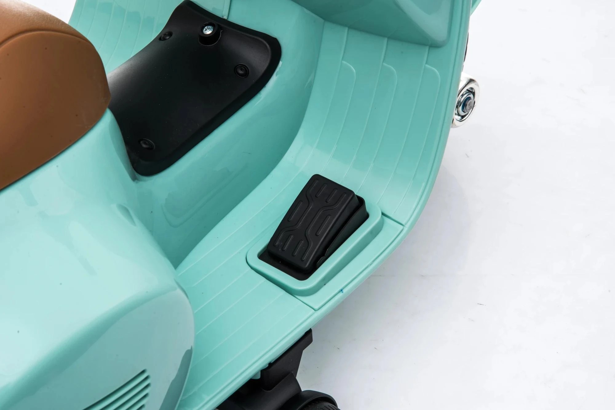 8 Mini Vespa GTS Super 6V Motorised Ride On - Mint - Green, 8 of 10