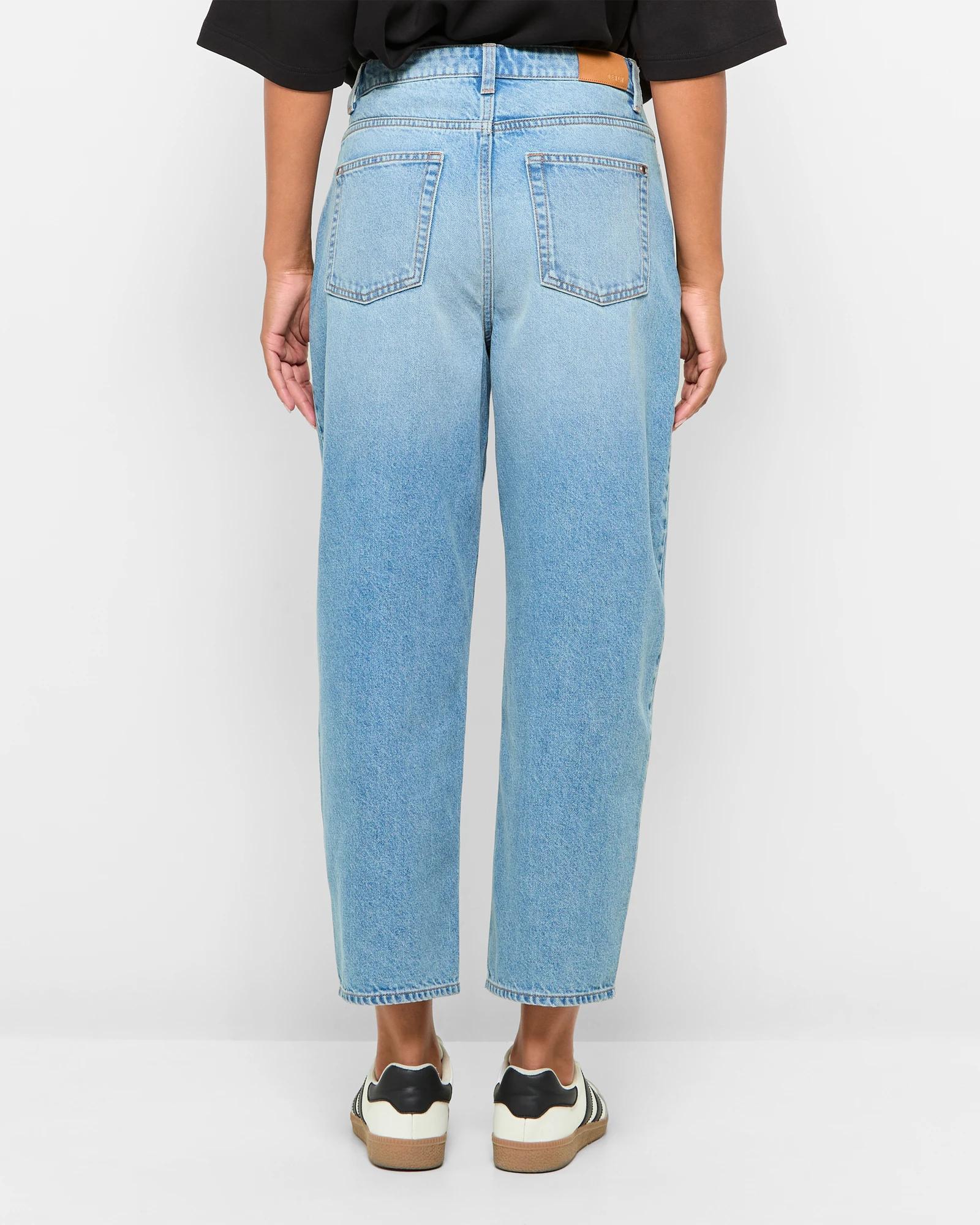 4 Target Relaxed High Rise Crop Length Barrel Leg Denim Jeans VINTAGE FADE, 4 of 5