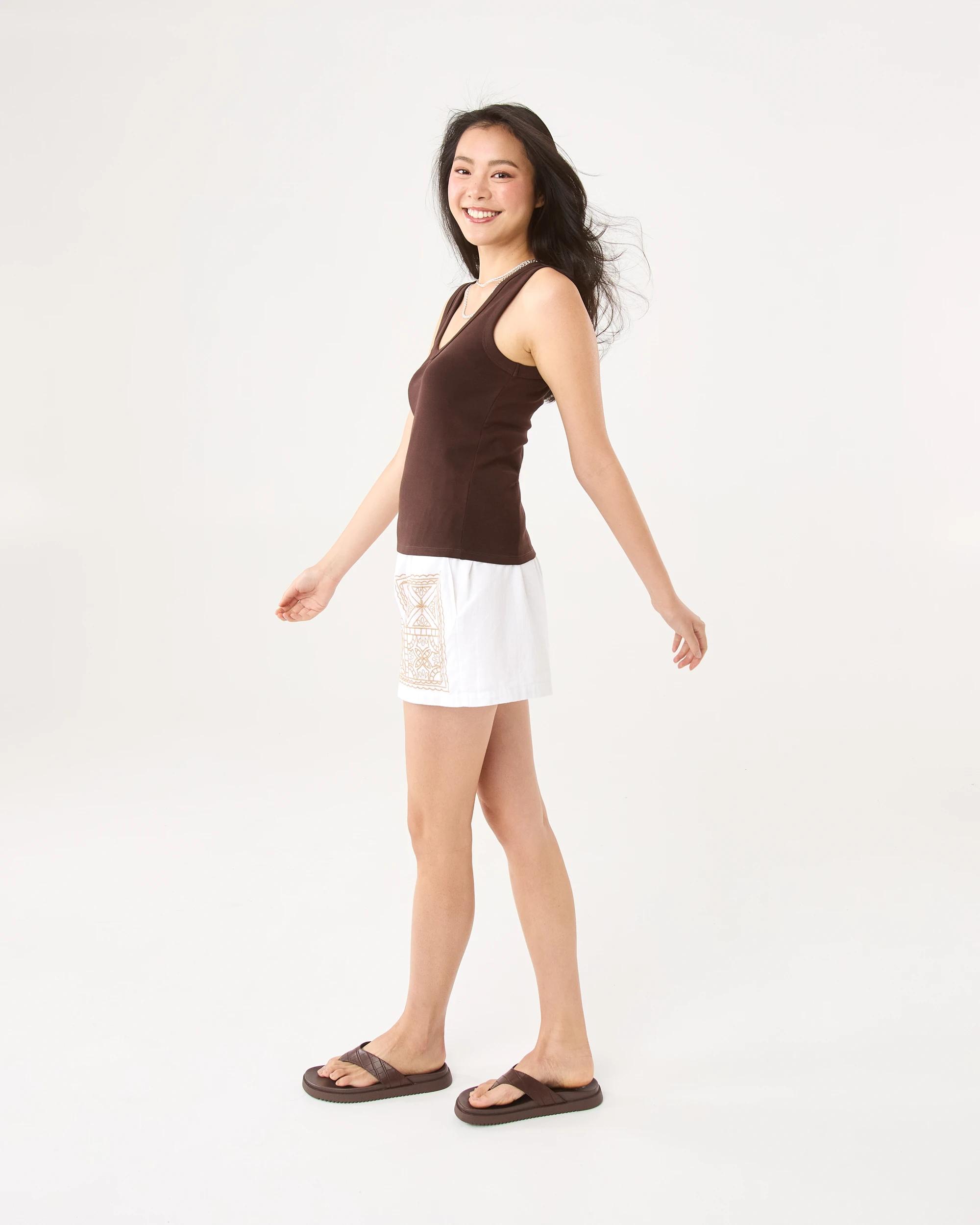 3 Sleeveless Elevated V-Neck Top Choc Plum, 3 of 8