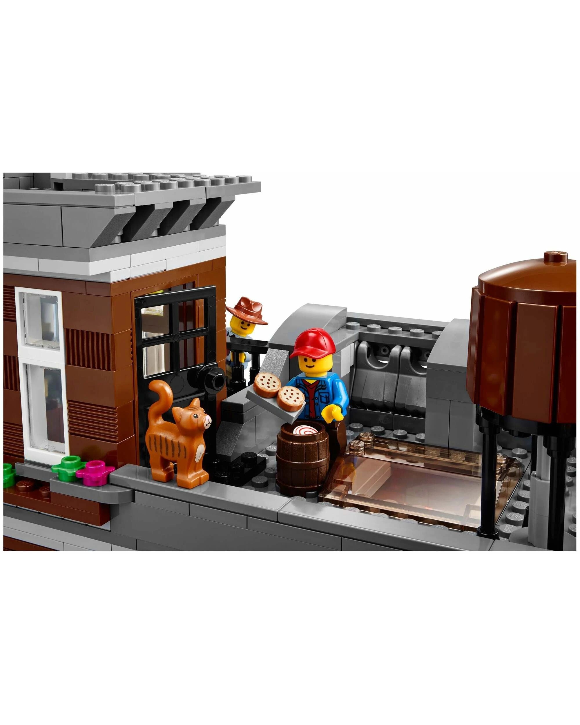 2 LEGO 10246 Detective's Office: Mystery Clues & Hidden Surprises, 2 of 5