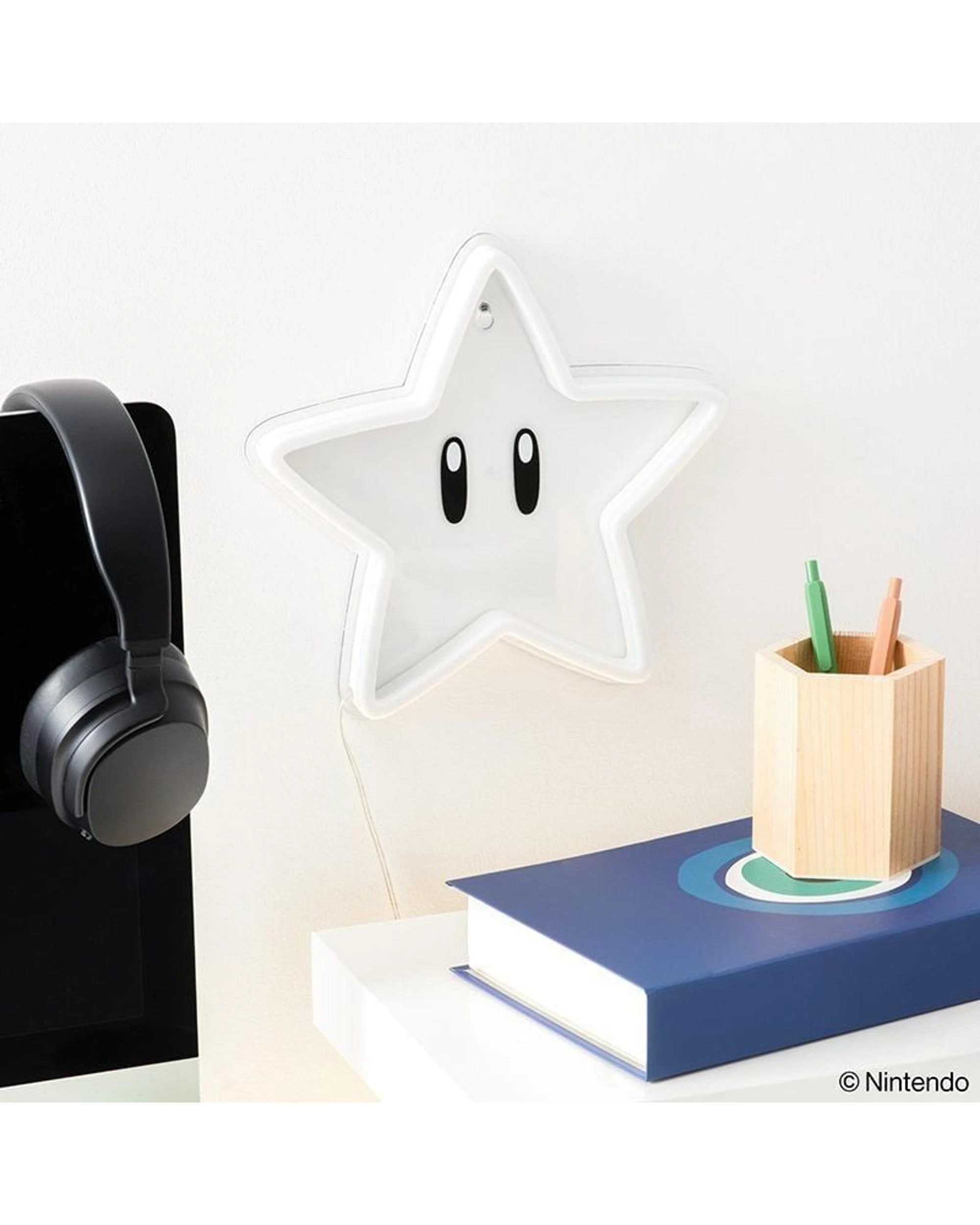 3 Paladone Super Mario Super Star LED Neon USB Light, 3 of 4