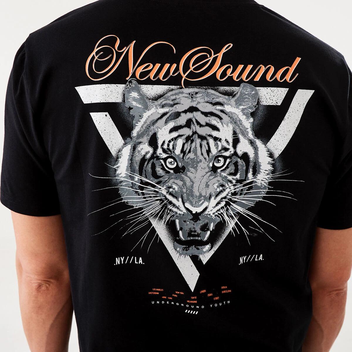 6 Curved Hem Graphic T-shirt Black, 6 of 6