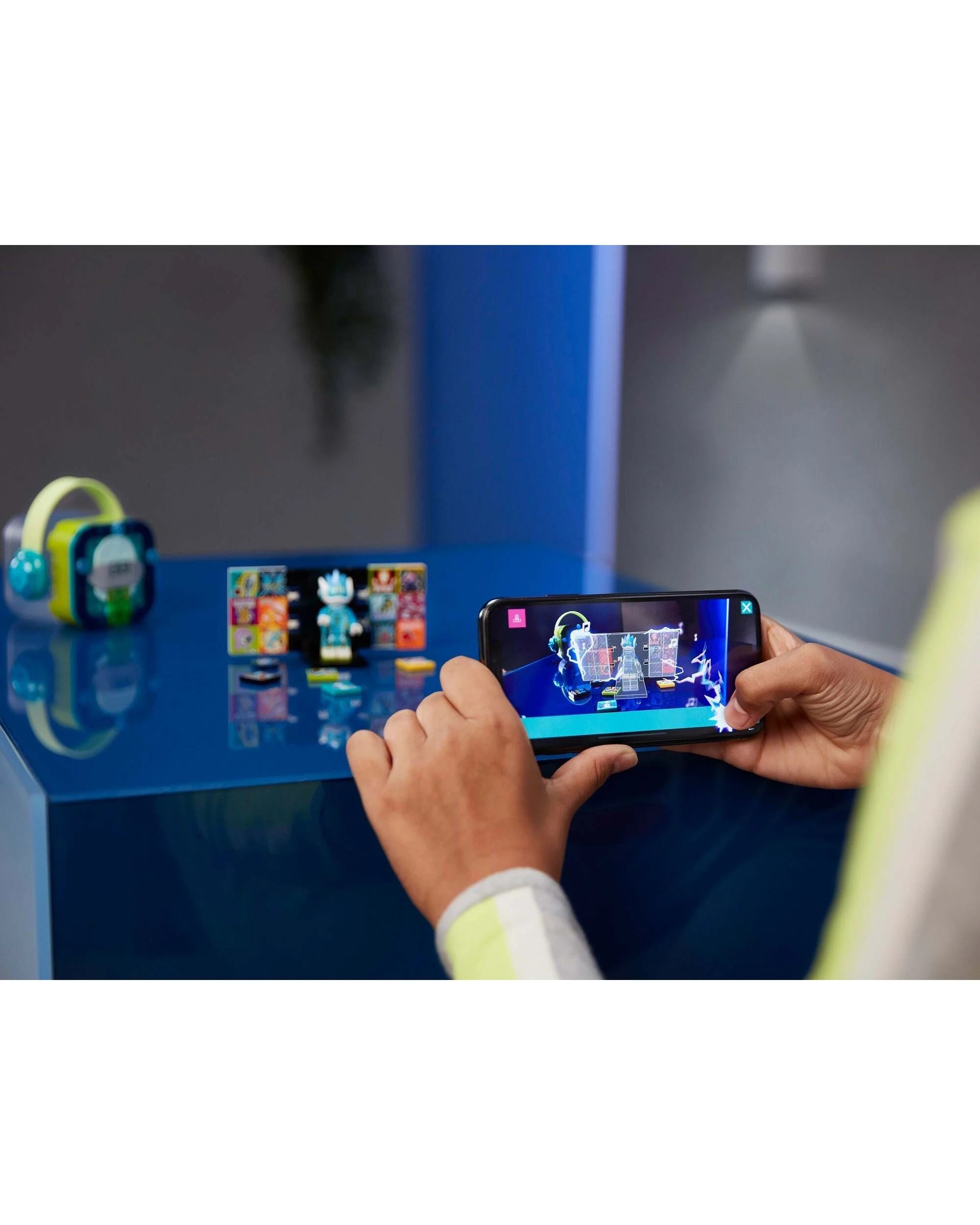 4 LEGO 43104 Alien DJ BeatBox - Music Video Maker Kit, 4 of 5