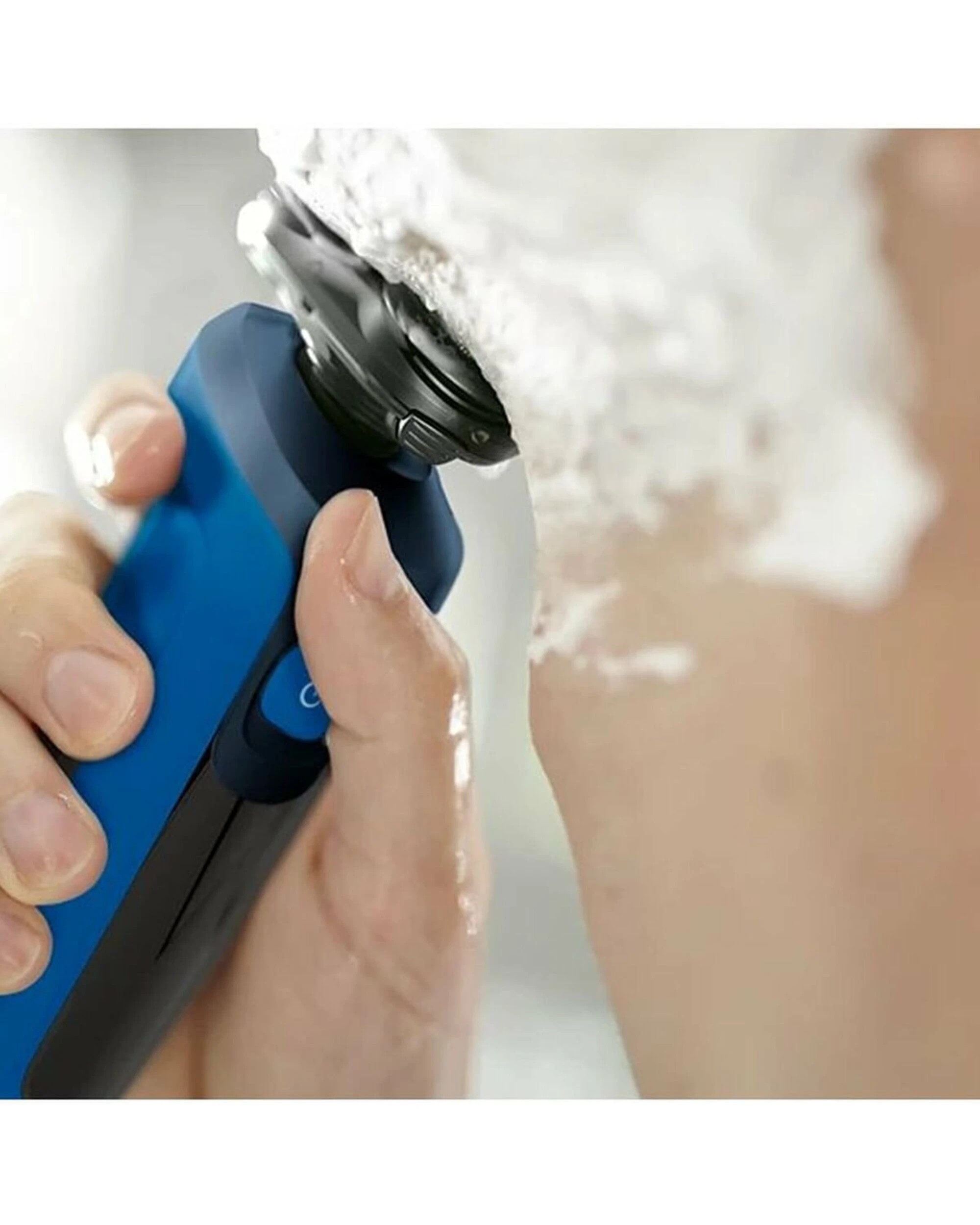 4 Philips Series 5000 Wet and Dry Electric Shaver, 4 of 5