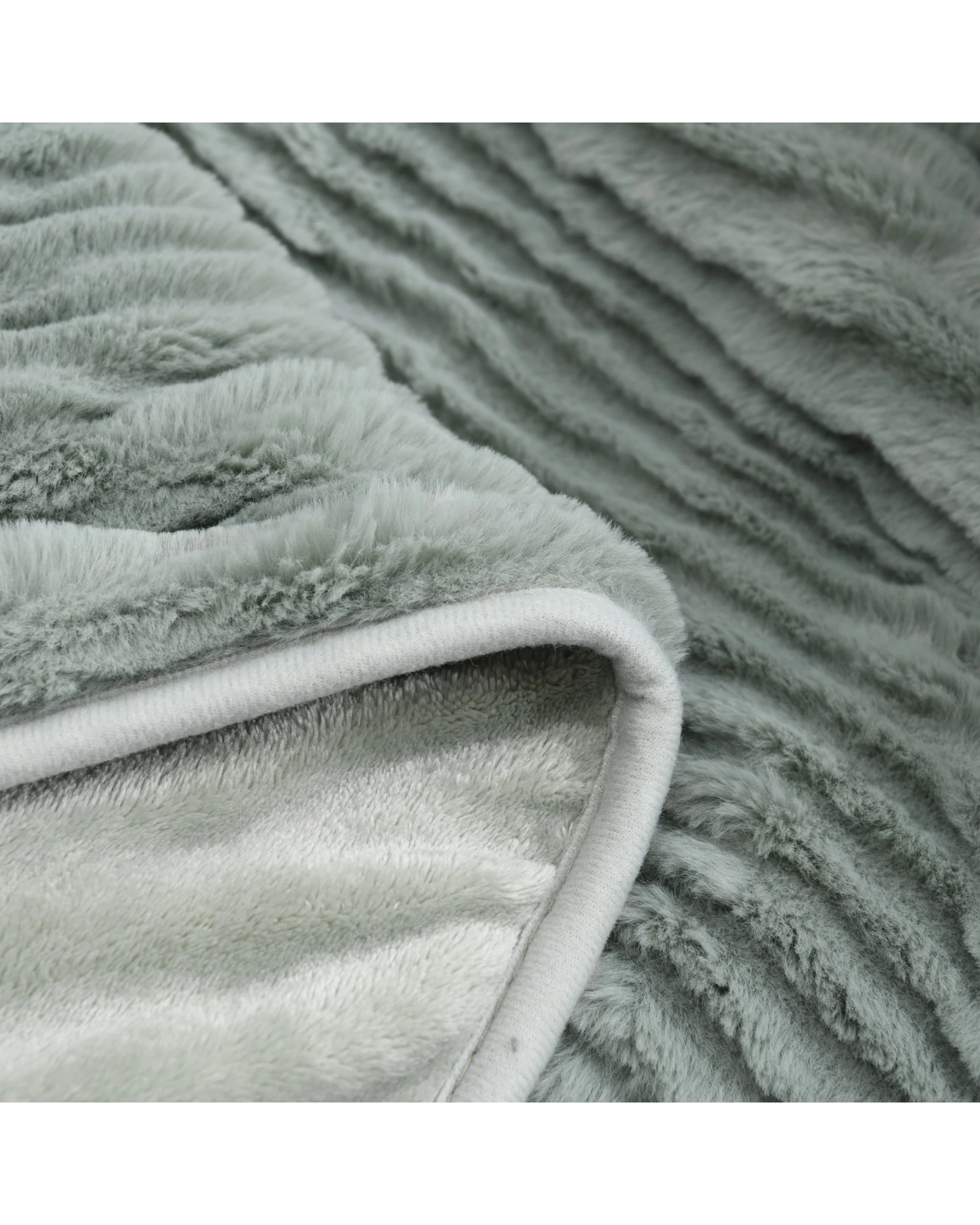 3 Dreamaker Millie Eyelash Fleece Reversible Heated Throw Faded 180x200cm - Green and Sage, 3 of 8