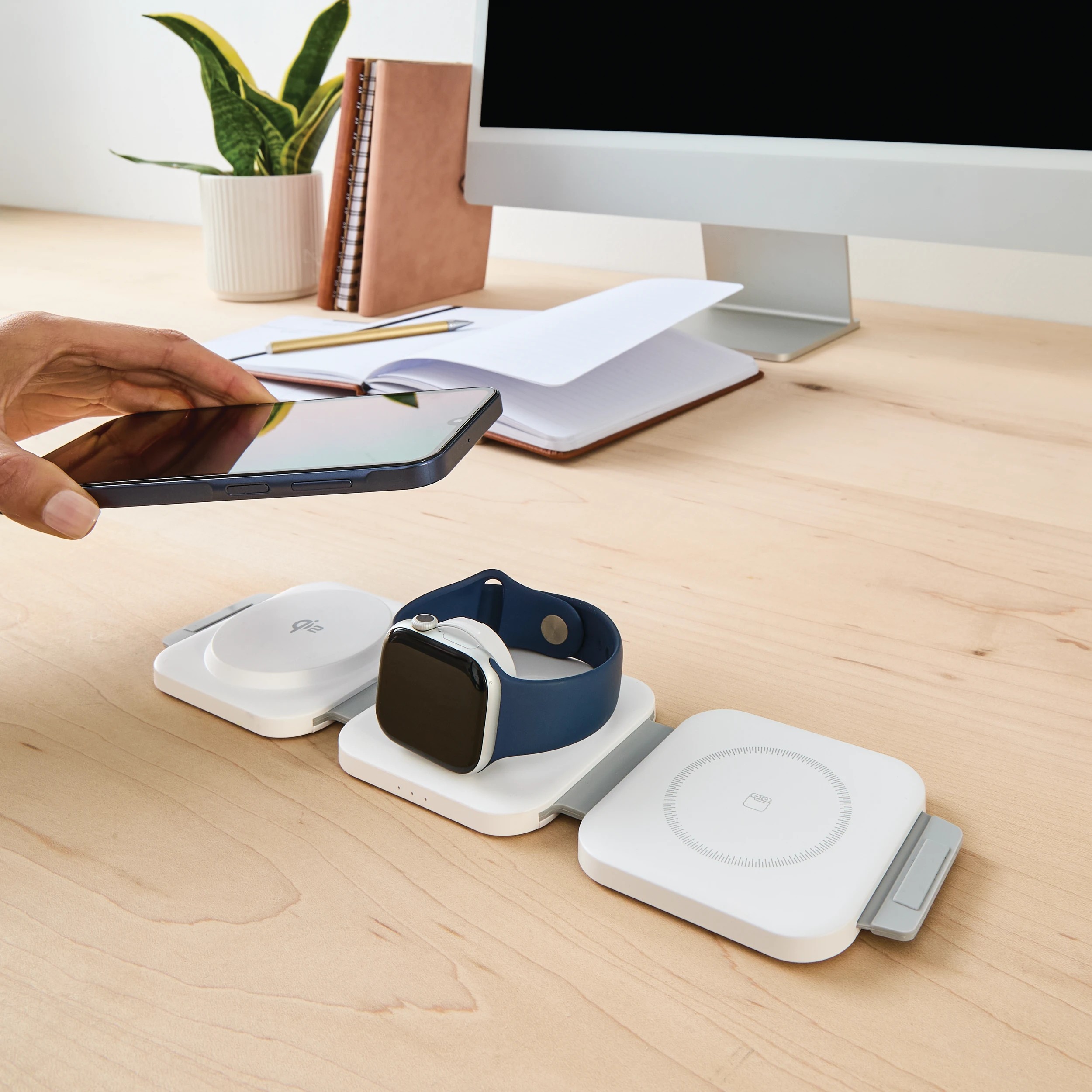 1 Qi2 Foldable Travel Charger, 1 of 10