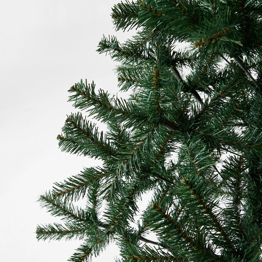 3 1.82m (6ft) Columbia Christmas Tree, 3 of 4