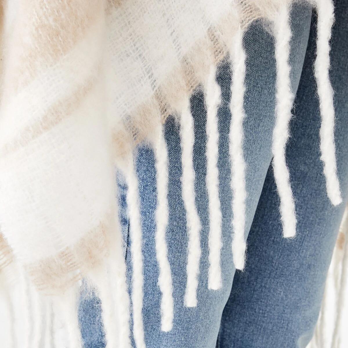6 Fluffy Wrap Scarf Bge Stripe, 6 of 6