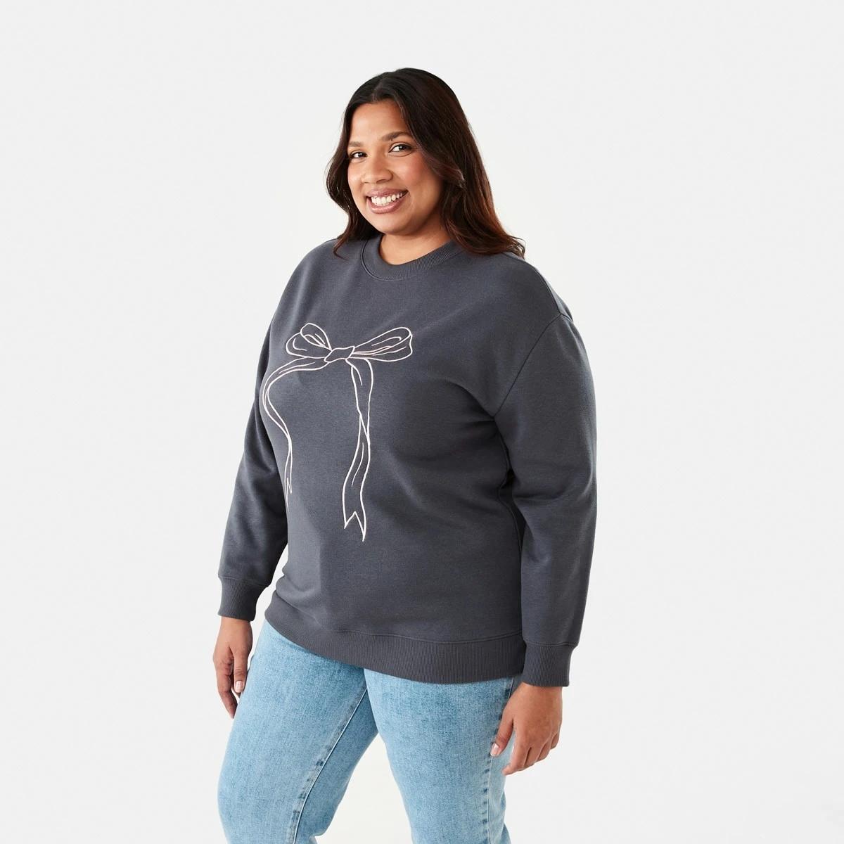 2 Curve Long Sleeve Crew Neck Sweatshirt Bow, 2 of 5