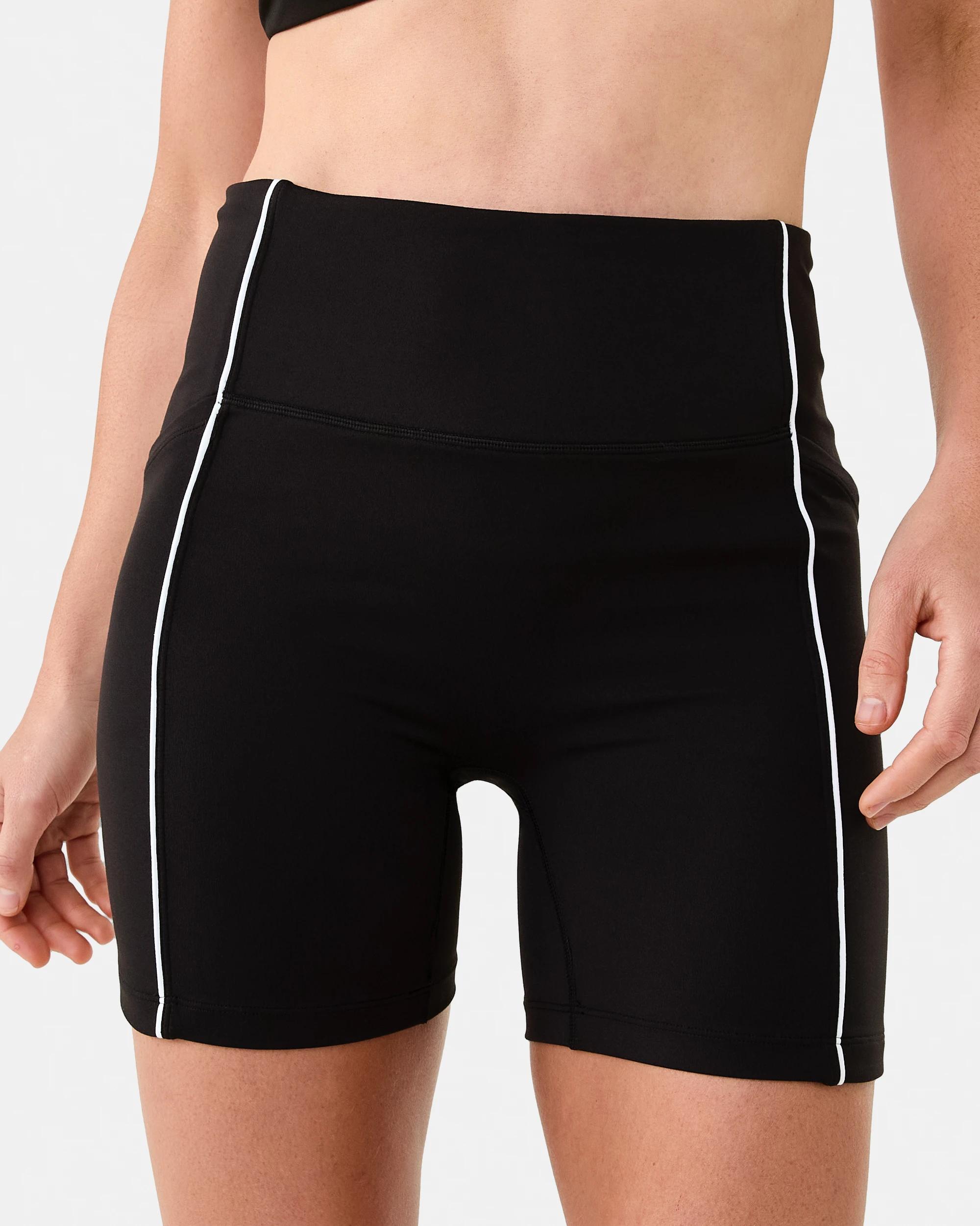 1 Active Womens Cloudform Bike Shorts Black, 1 of 7