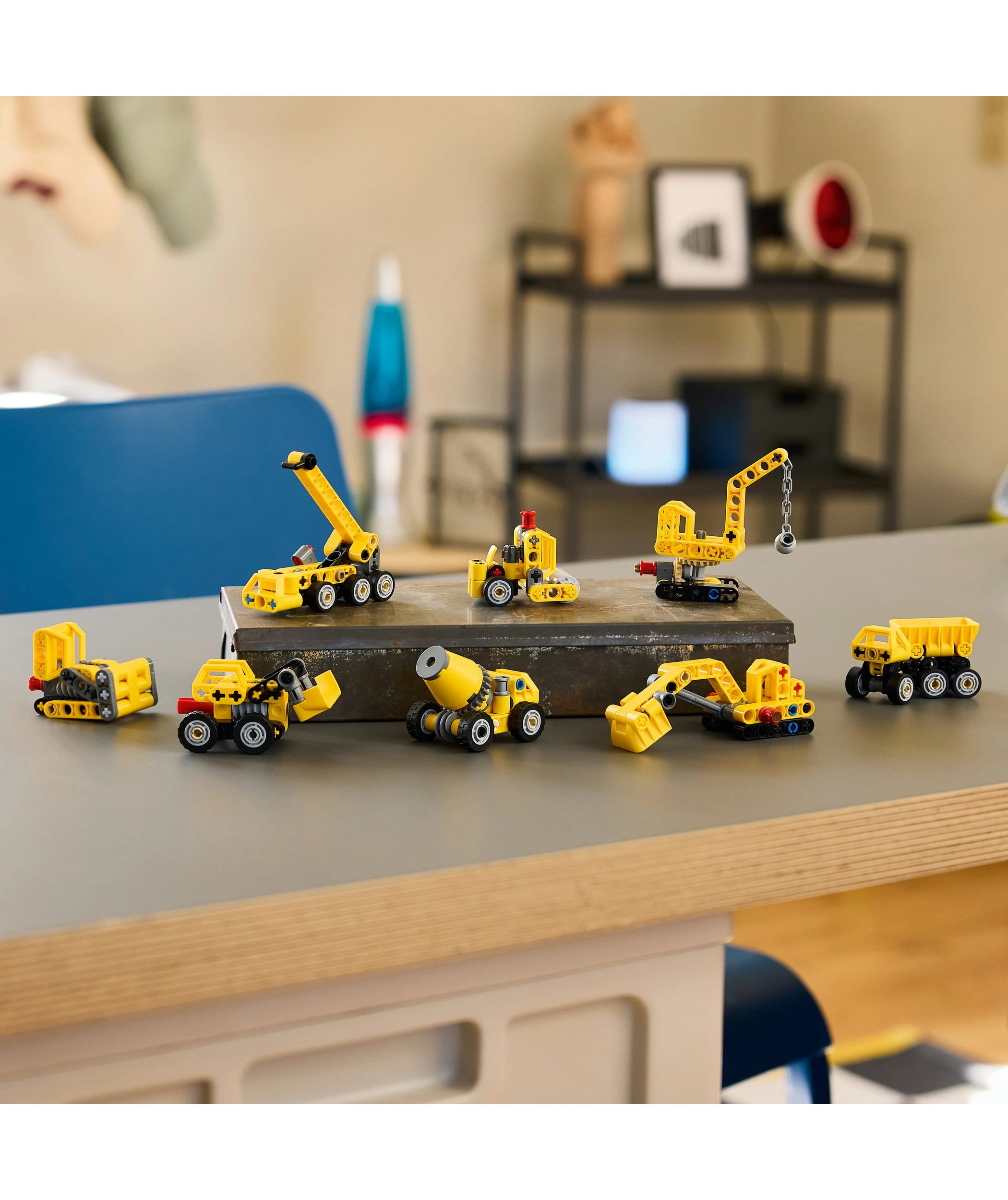 9 LEGO Technic Mighty Machines 42233, 9 of 10