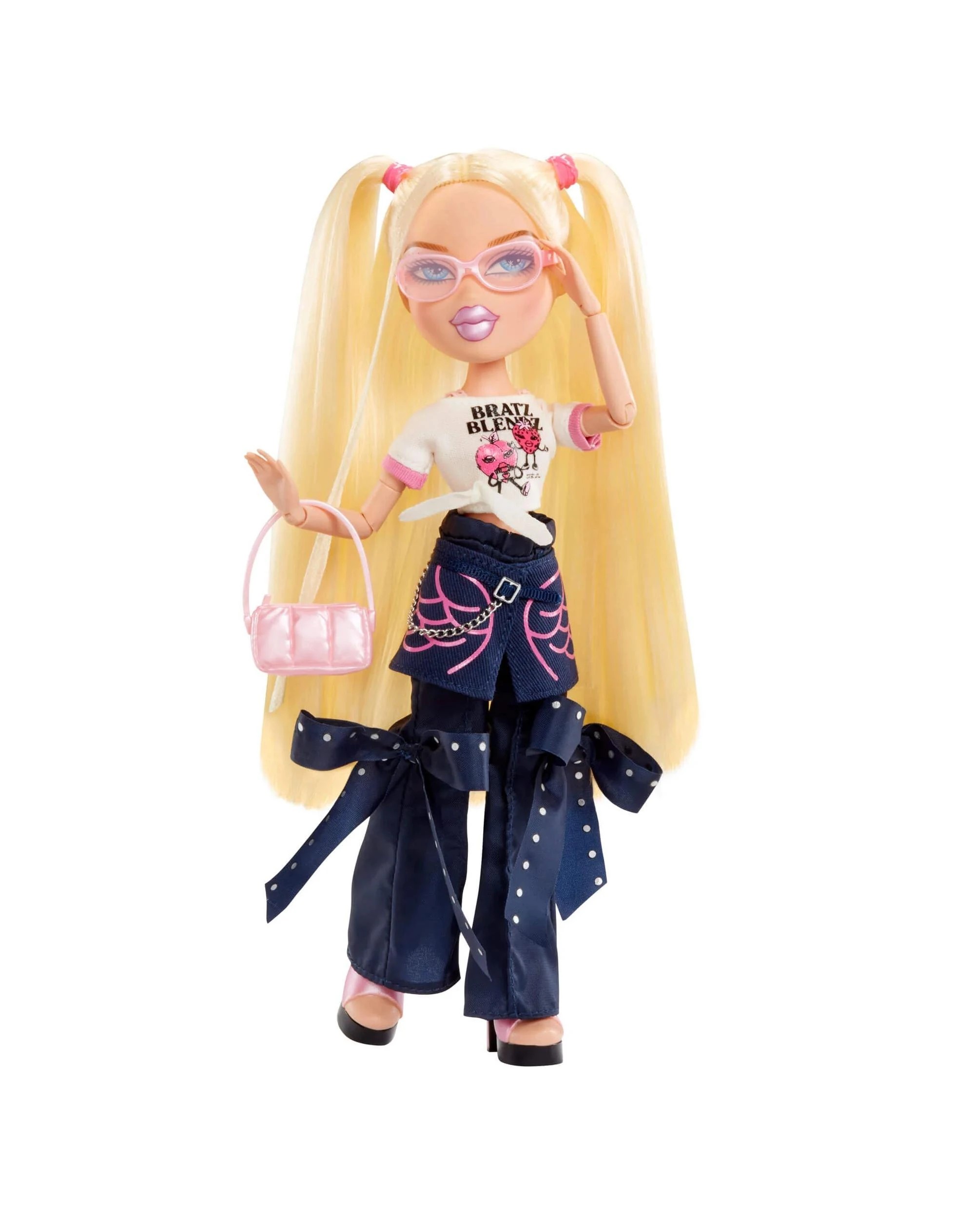 6 Bratz Stylin' Cloe Fashion Doll with Oversized Tee, 6 of 8