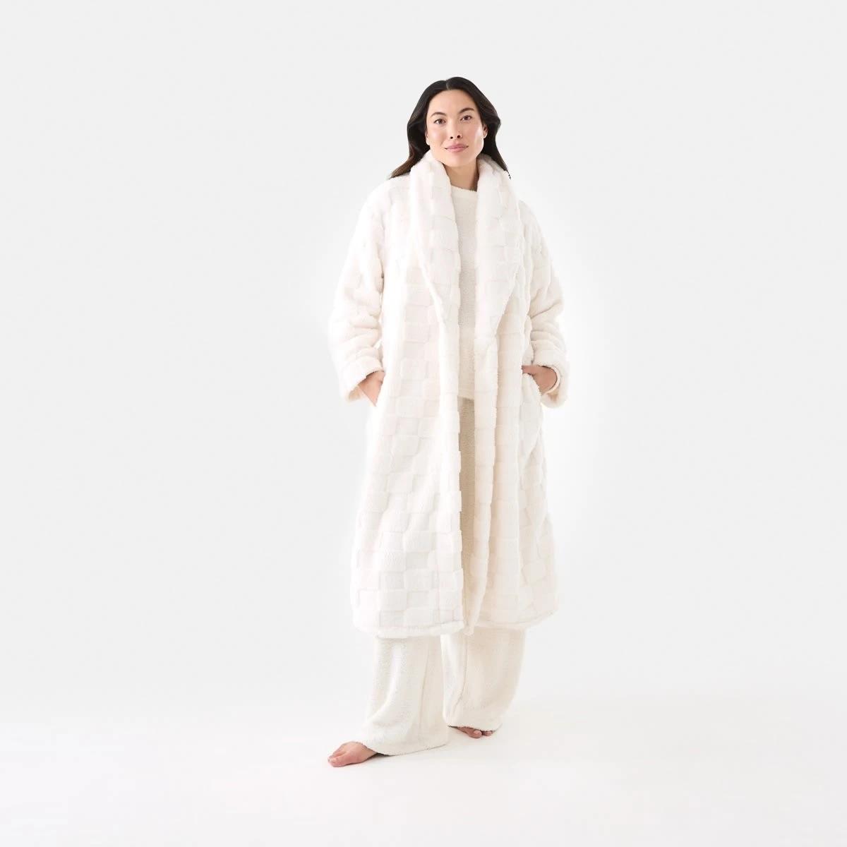 1 Printed Fleece Gown Nat Check, 1 of 8