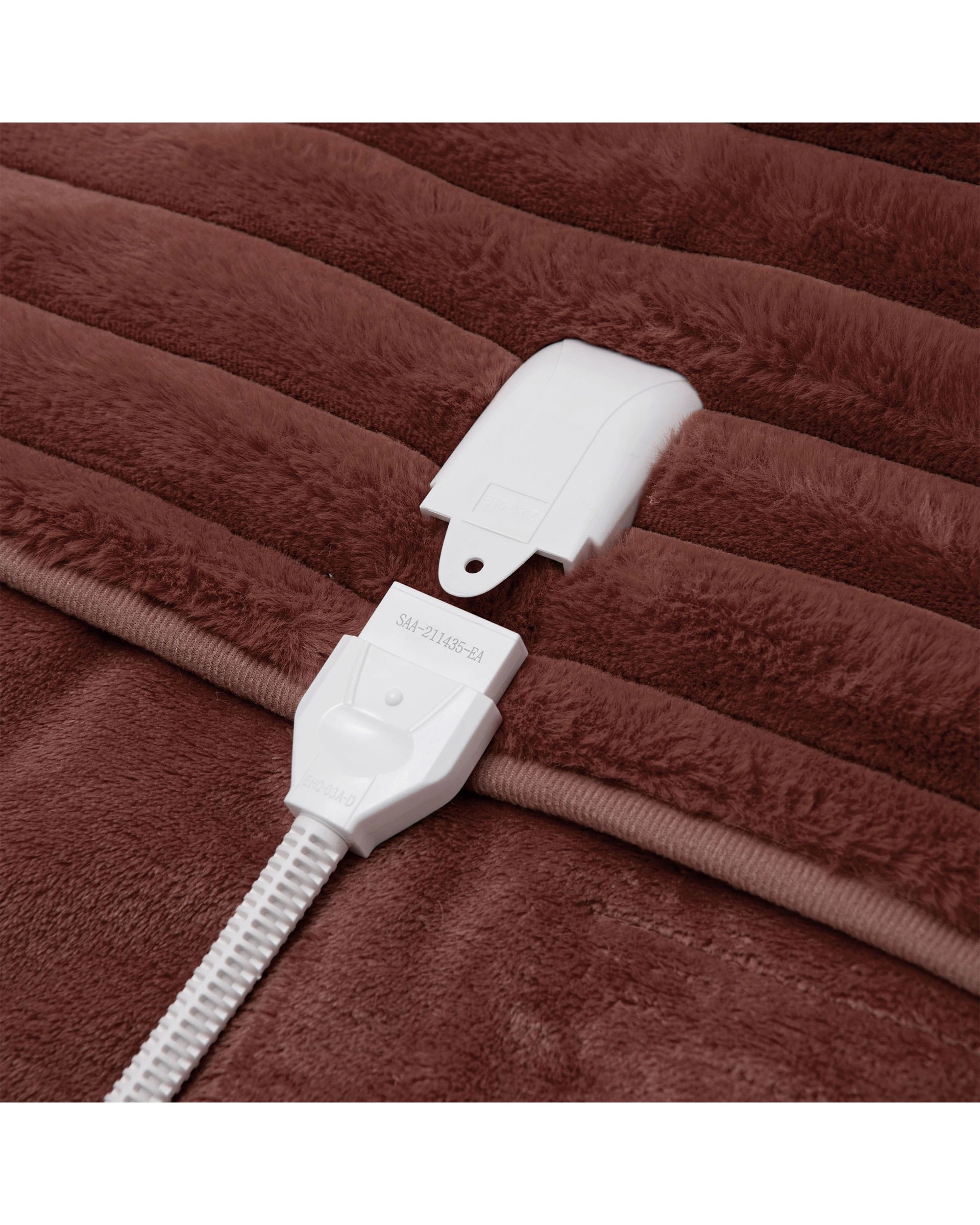 6 Dreamaker Cirra Chunky Embossed Fleece Heated Throw 130x160cm - Rust, 6 of 10