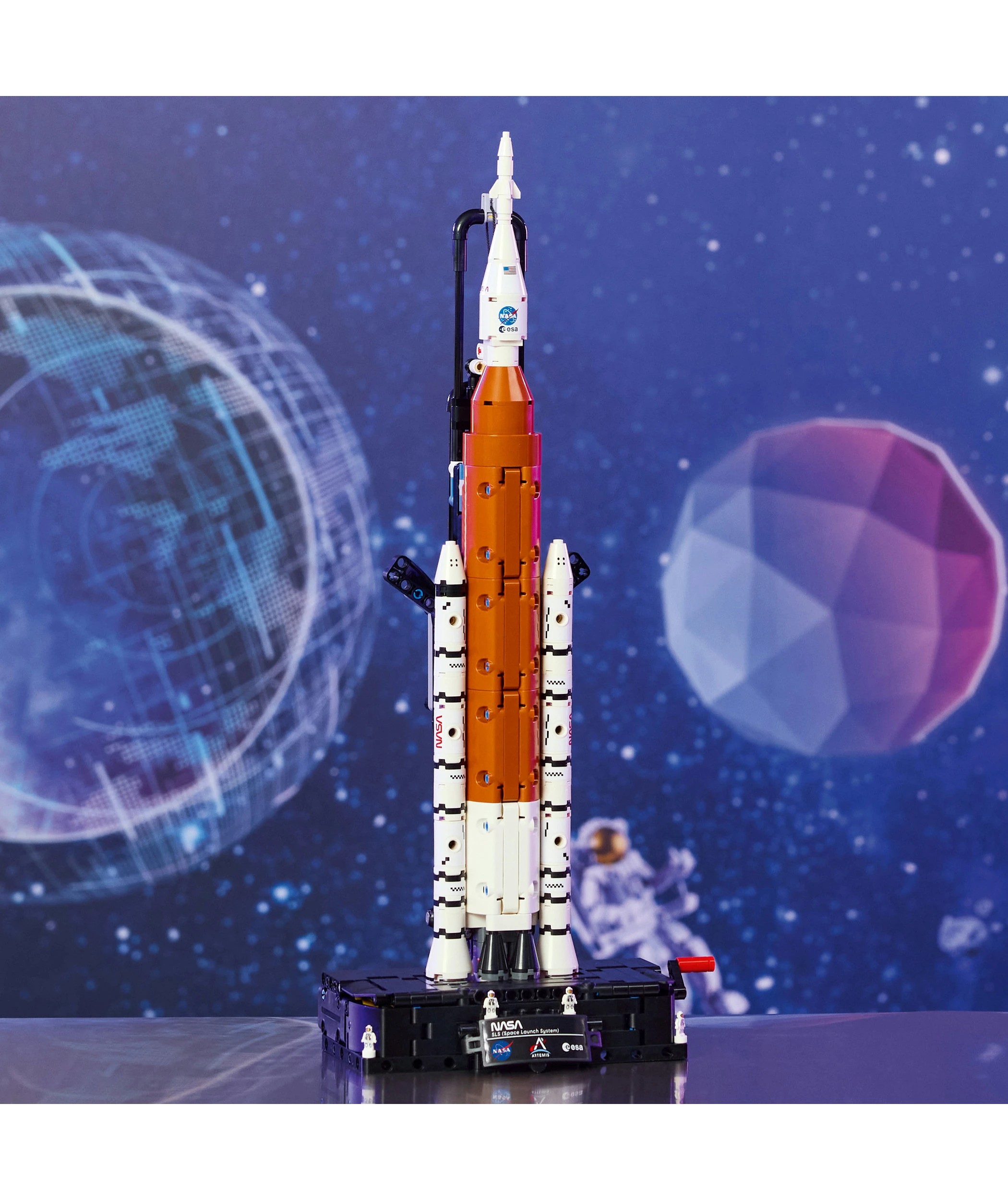 9 LEGO Technic NASA Artemis Space Launch System Rocket 42221, 9 of 10