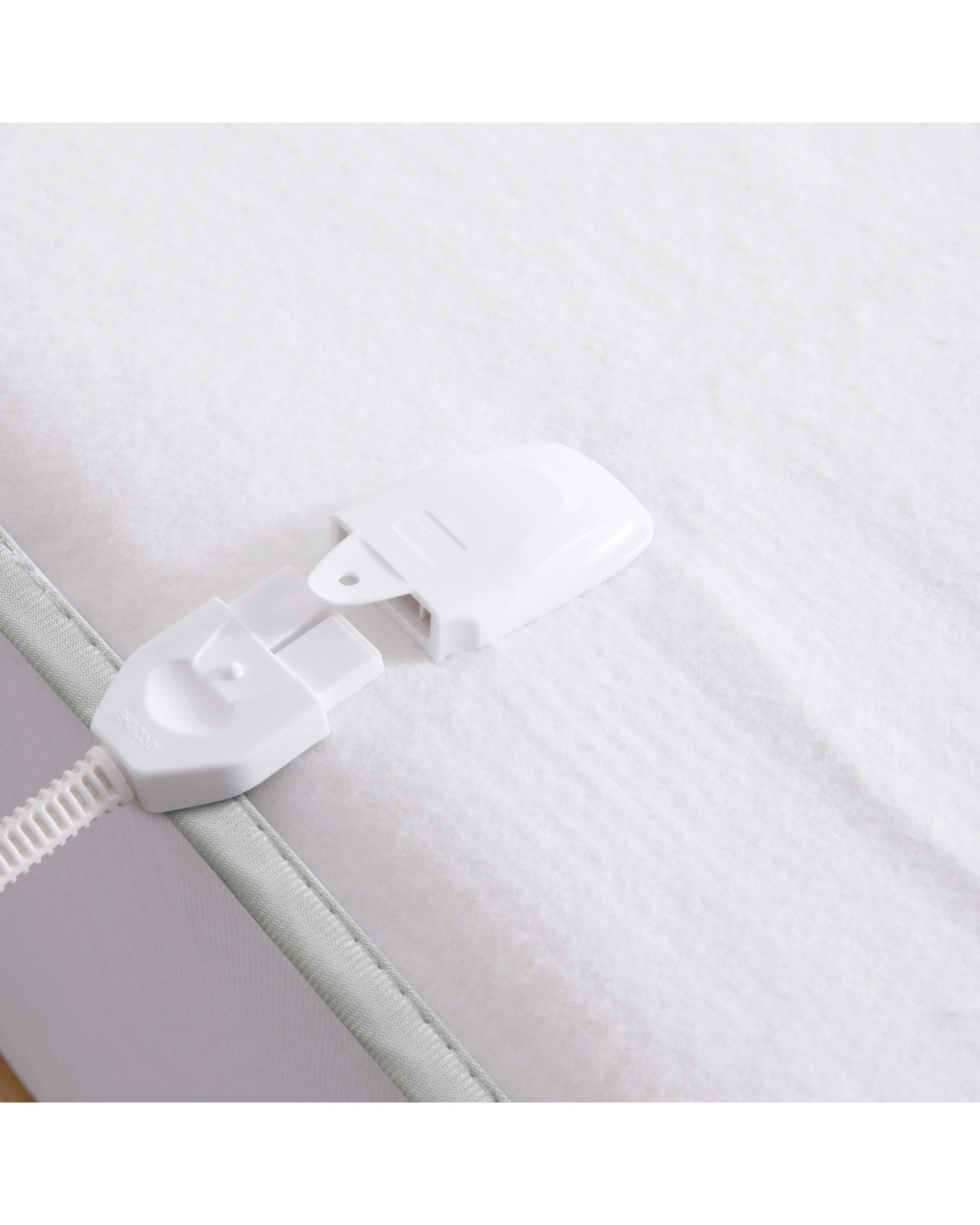 7 Dreamaker Classic Washable Fitted Electric Blanket - Double Bed - White, 7 of 8