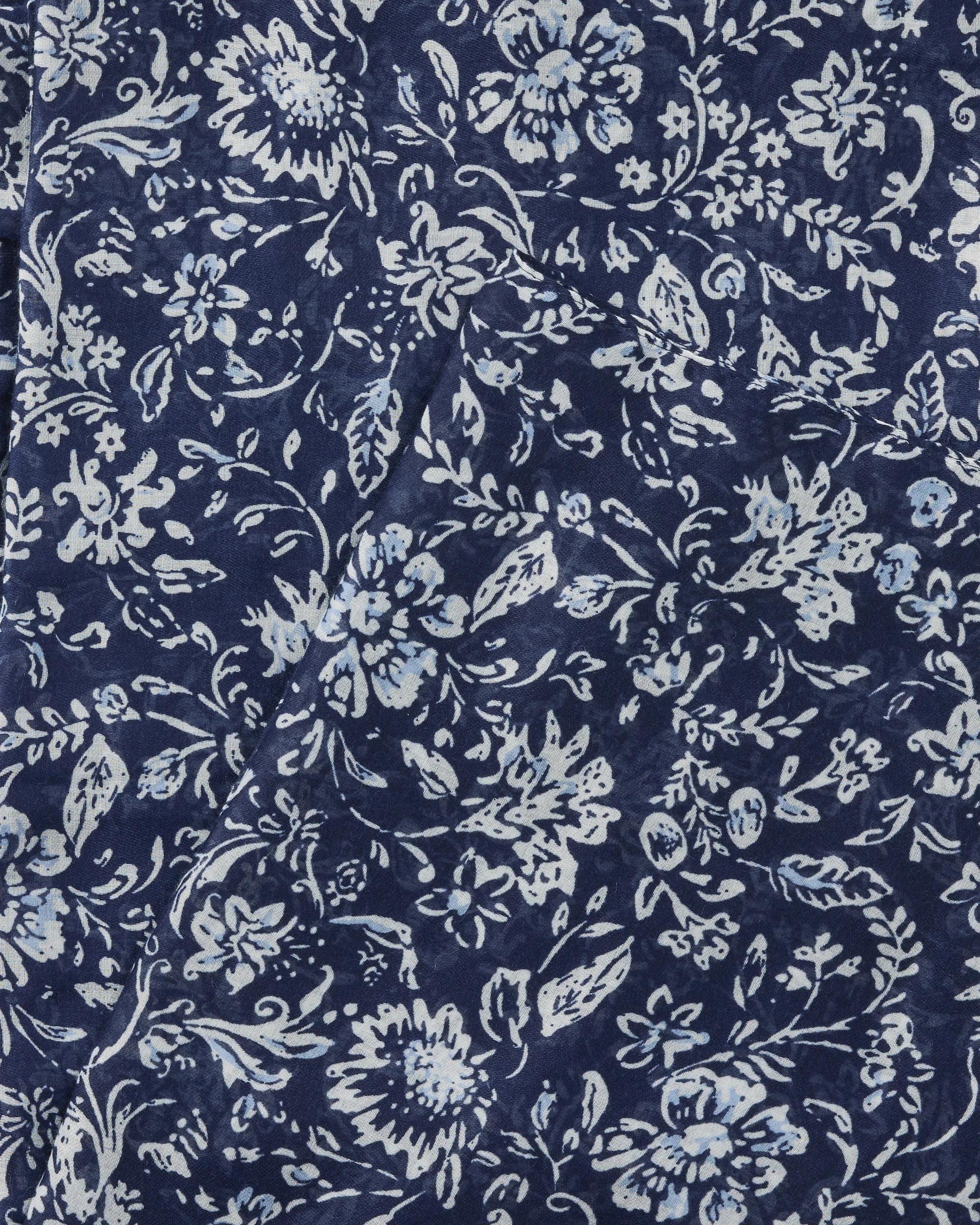 2 Large Lightweight Scarf Nav Chintz, 2 of 3