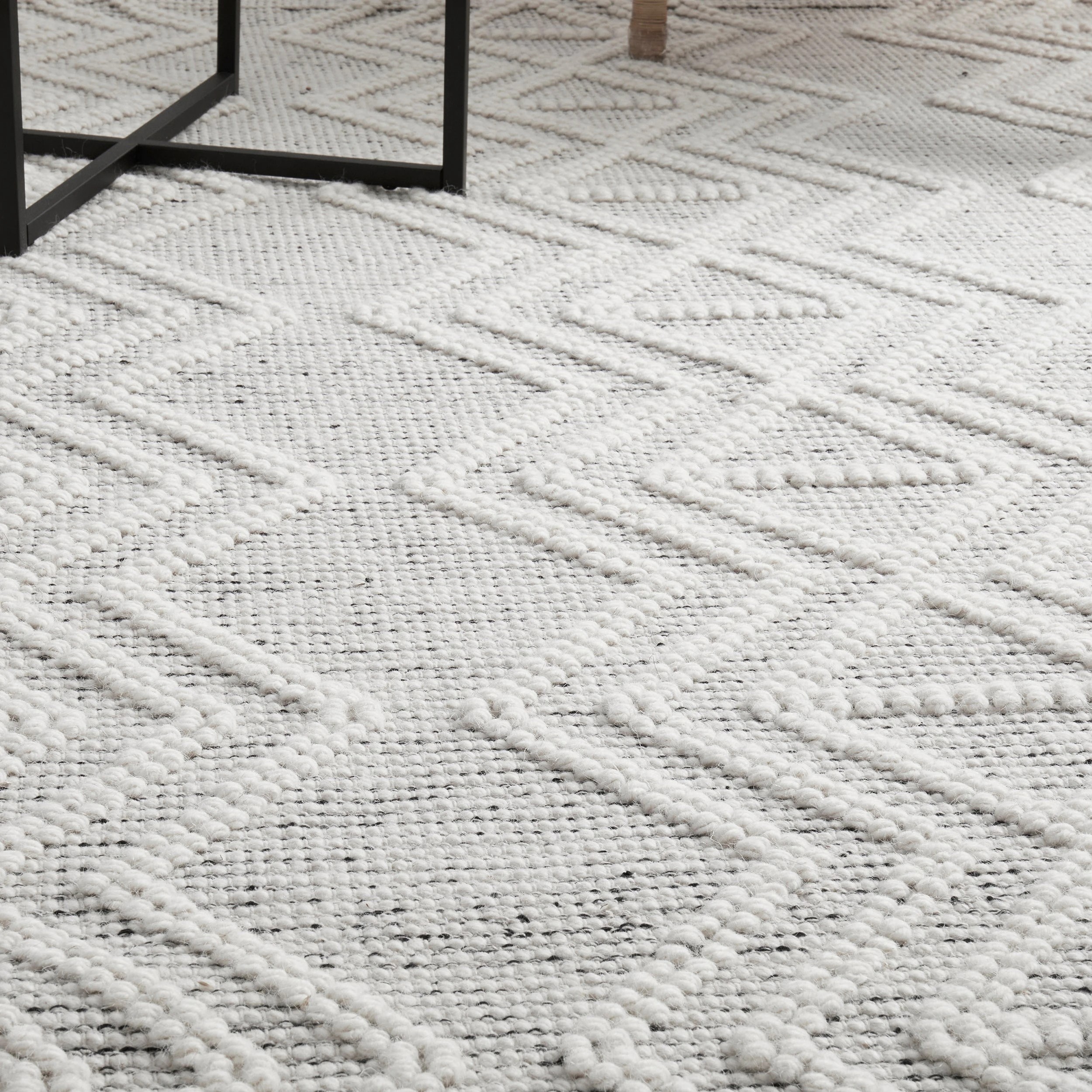 7 Common Ground Rugs Chateau Clara 280x190cm - Large Hand Loomed Rug - White, 7 of 10
