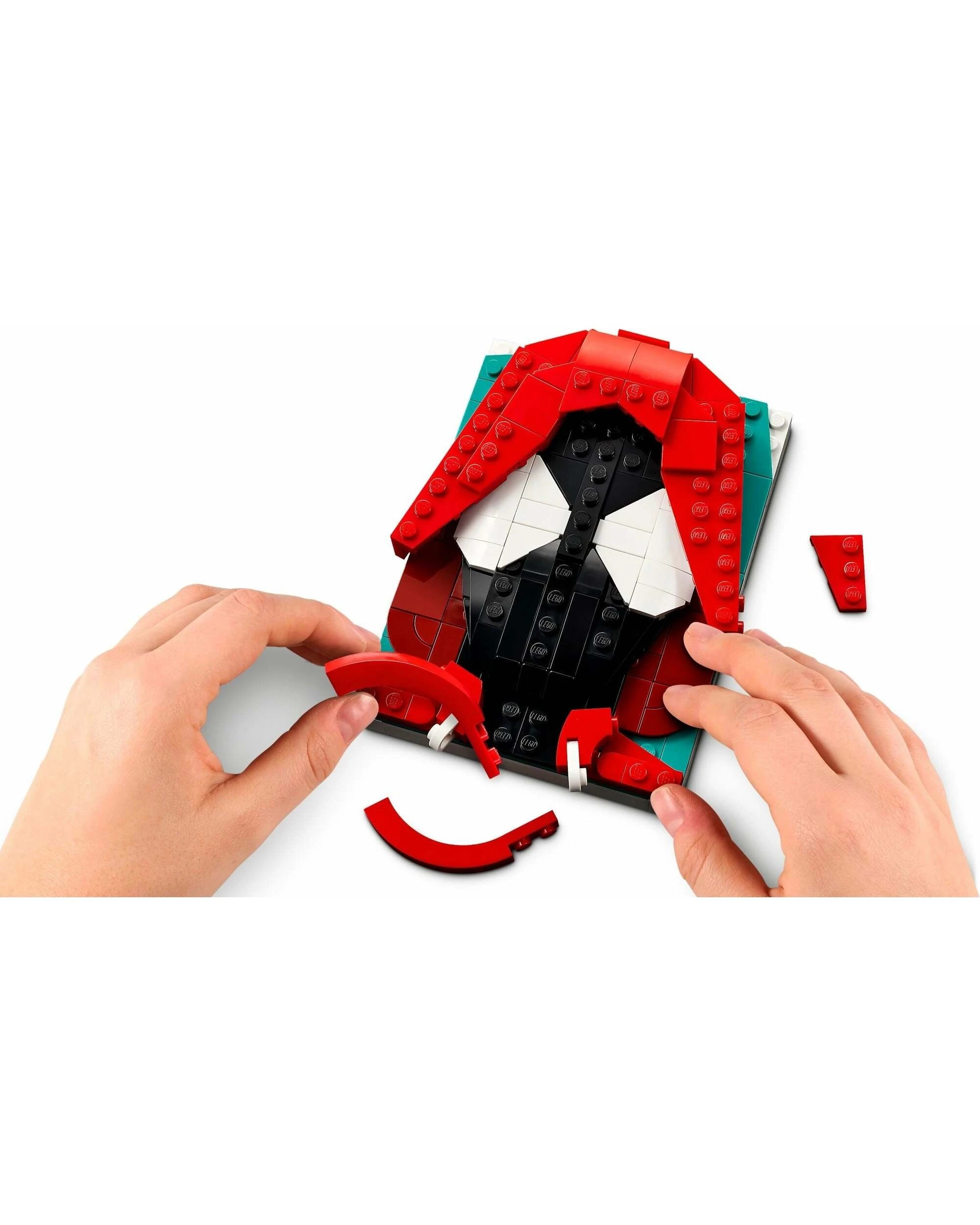 2 LEGO 40536 Miles Morales Brick Sketches Portrait, 2 of 5