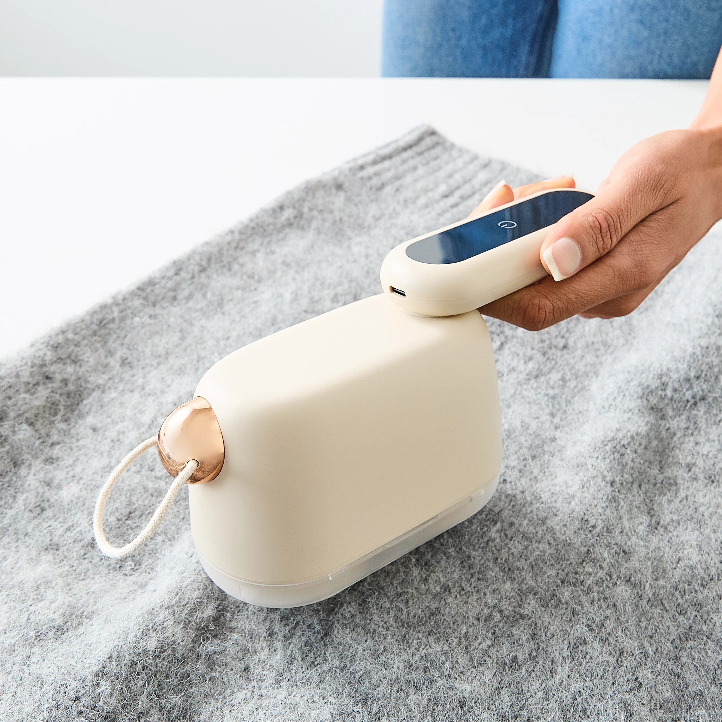 1 Rechargeable Dual Fabric Shaver, 1 of 10