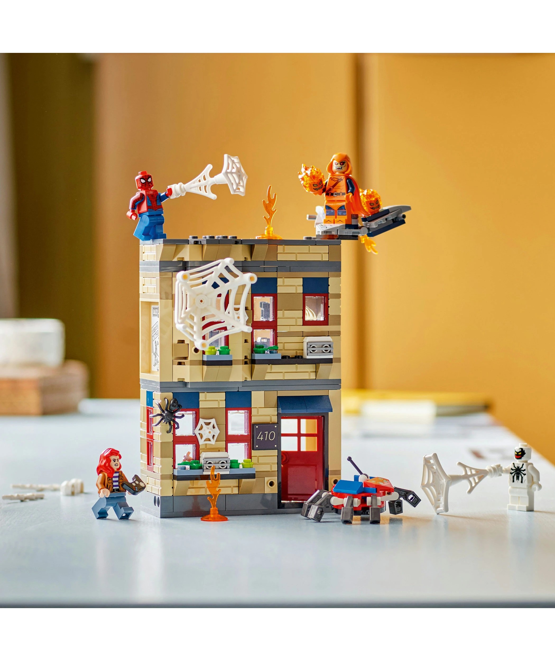 9 LEGO Marvel Super Heroes Peter Parker’s Apartment 76317, 9 of 10